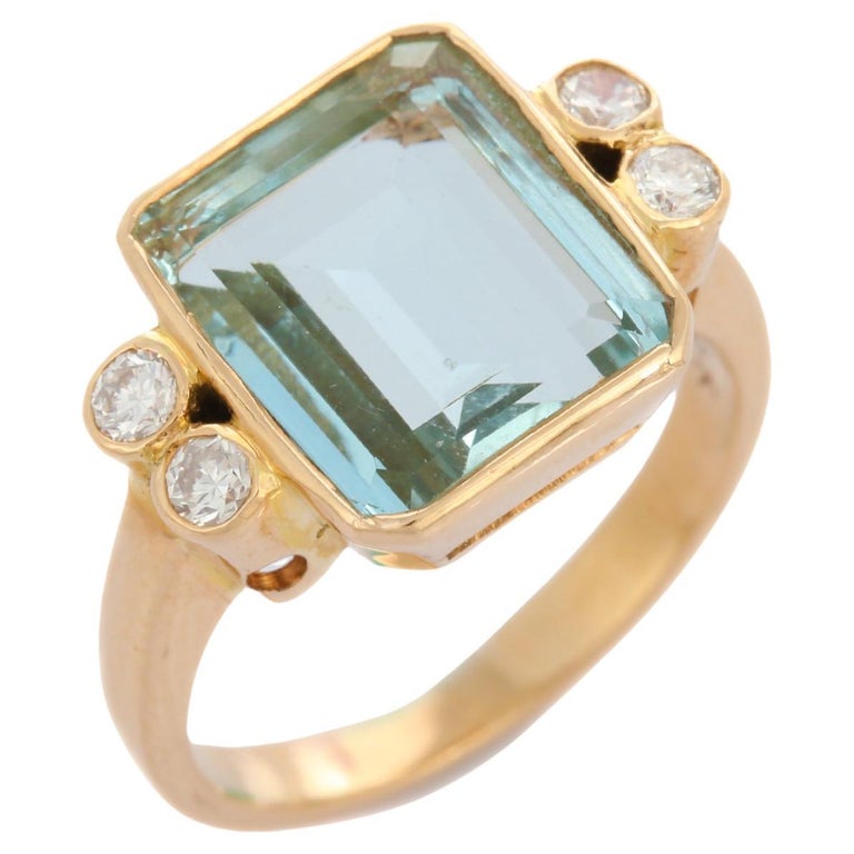 For Sale:  18K Yellow Gold 5.45 Carat Aquamarine and Diamond Cocktail Ring