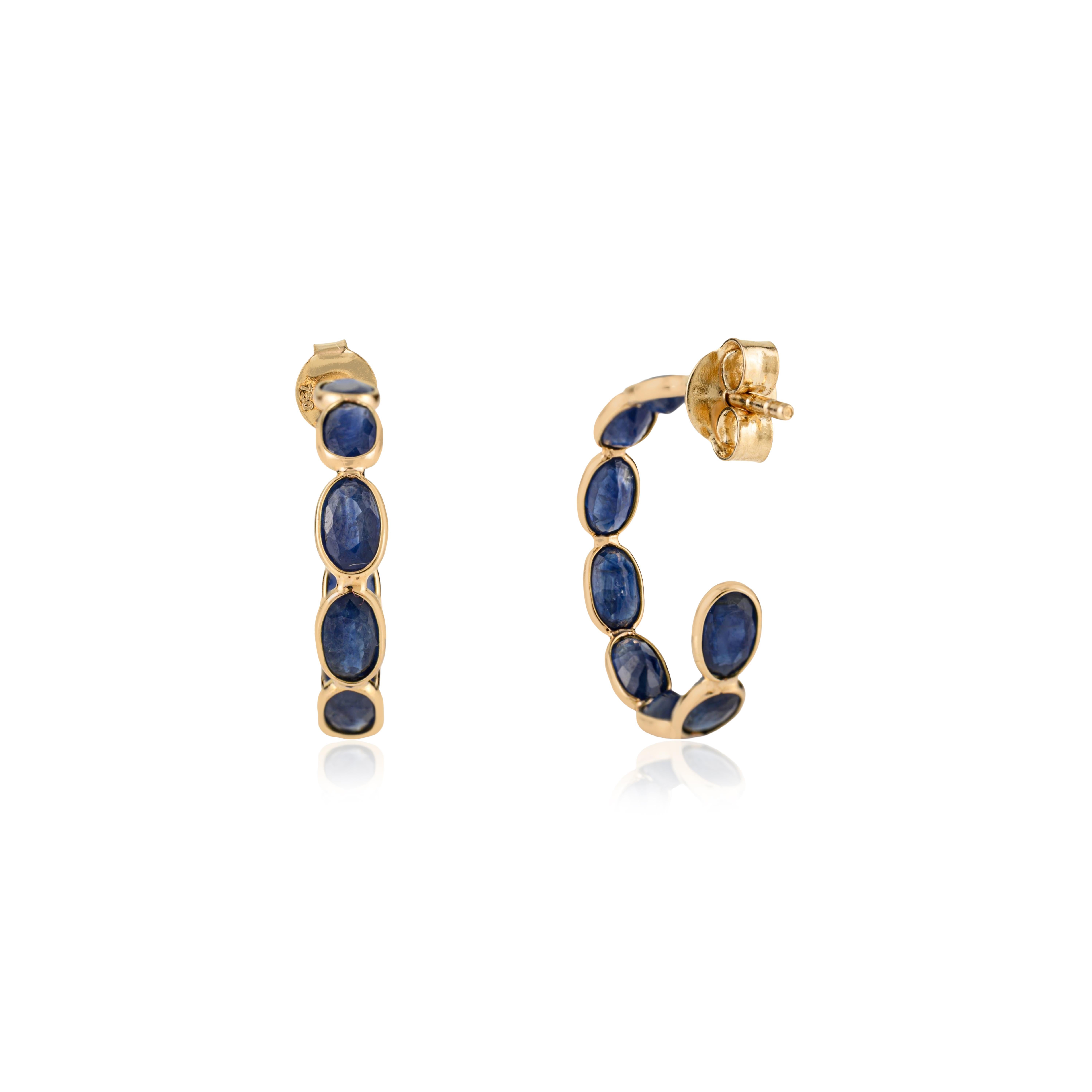 Or jaune 18K  5.45 Ct Bezel-Set Blue Sapphire Geometric Hoop Ears Neuf - En vente à New York, NY