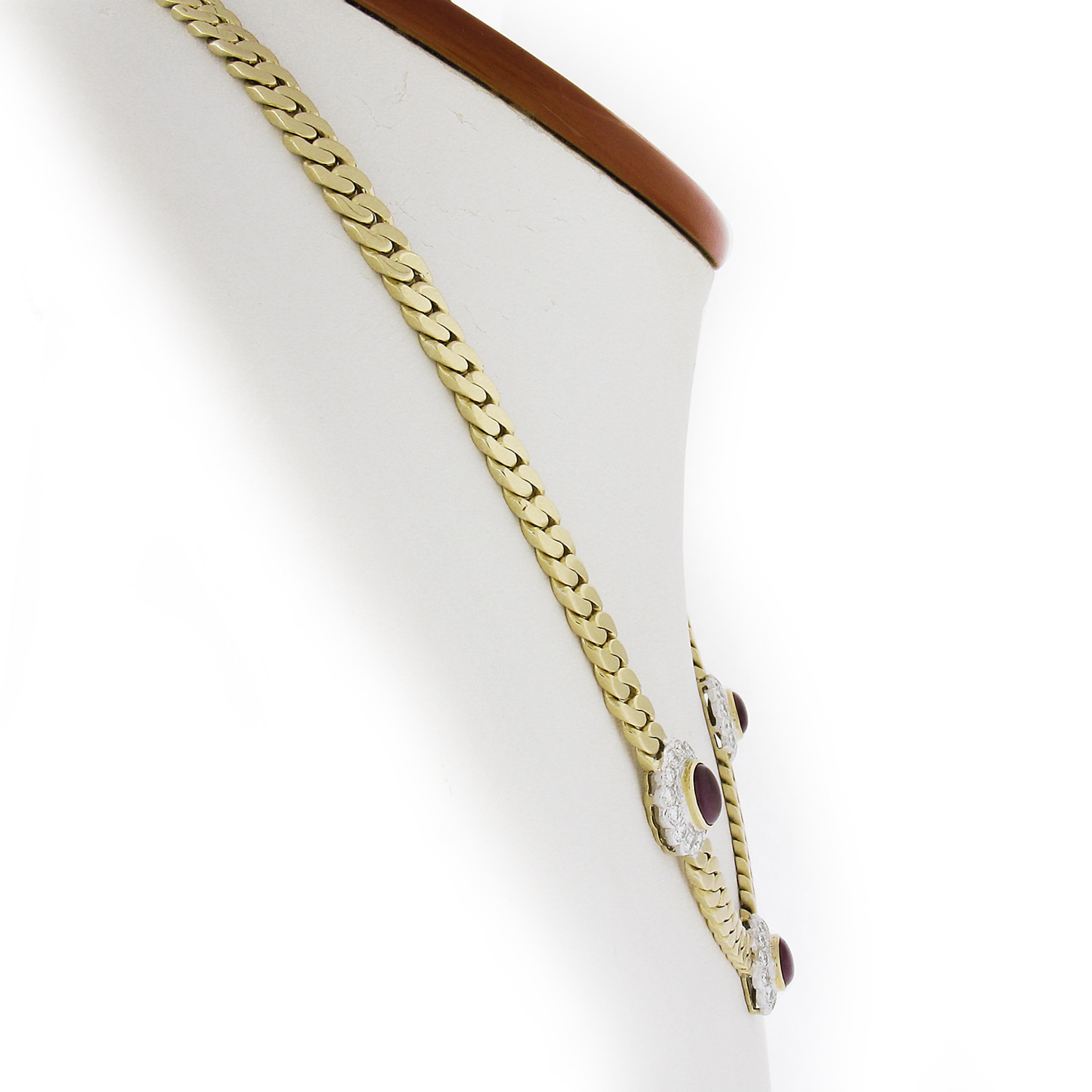 Taille ovale Collier à maillons cubains à courbes plates en or jaune 18 carats, section rubis ovale 5,4 carats et diamants en vente