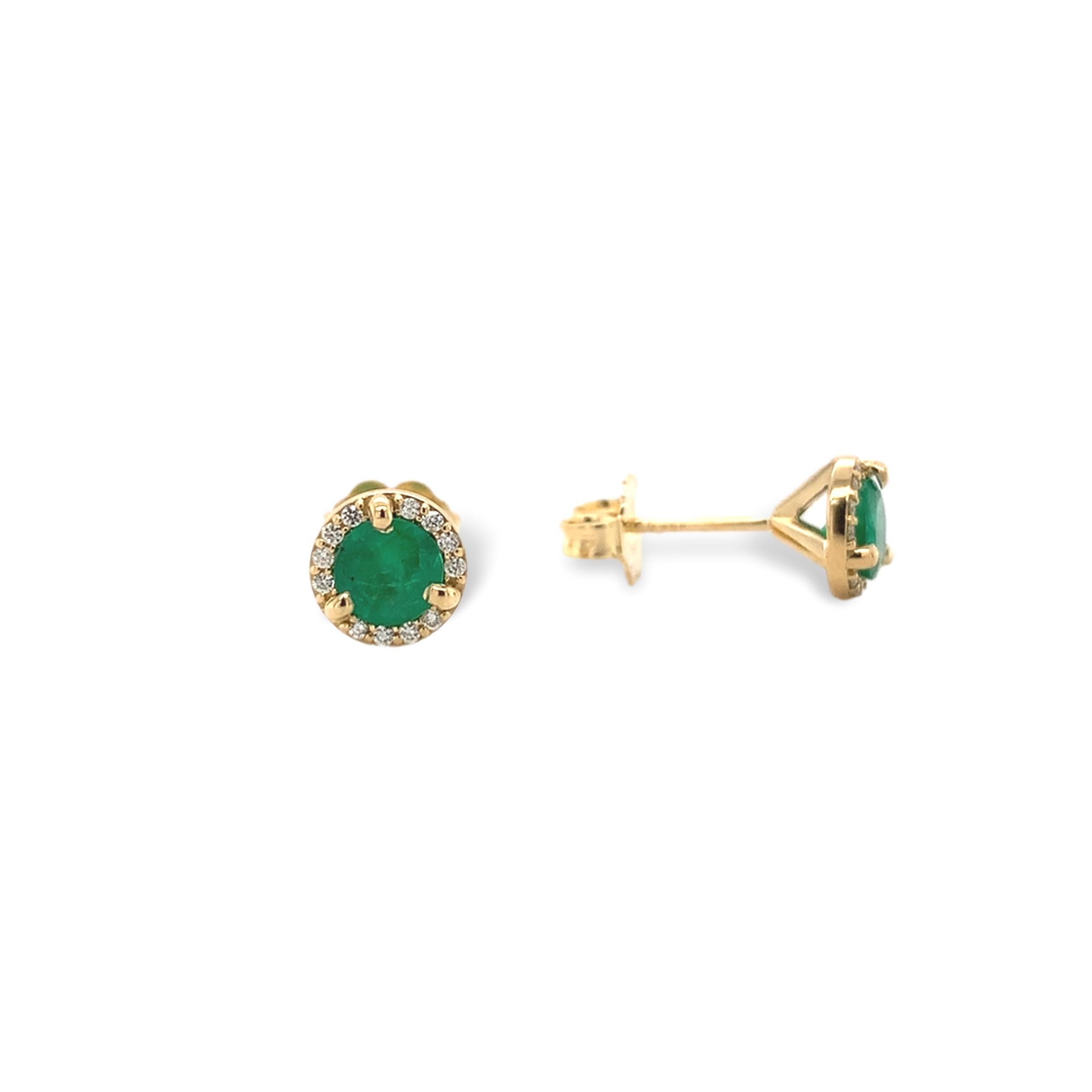 18K Yellow Gold .55cttw Fine Emerald and Diamond Stud Earrings In New Condition For Sale In Big Bend, WI