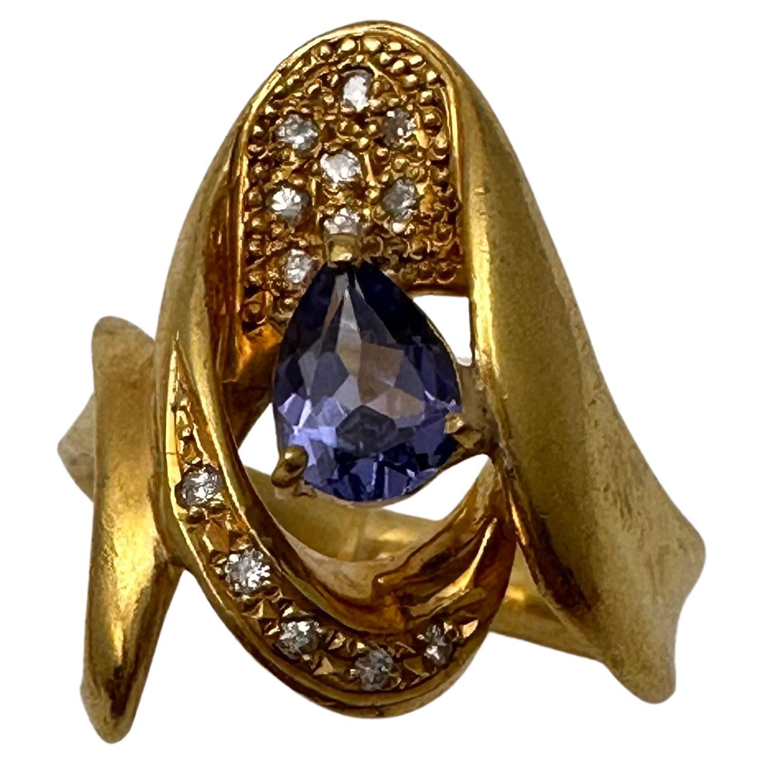 18k Yellow Gold - 5.5mm x 7mm Pear Tanzanite  - 13 Round Diamonds - Ring Size 7 For Sale