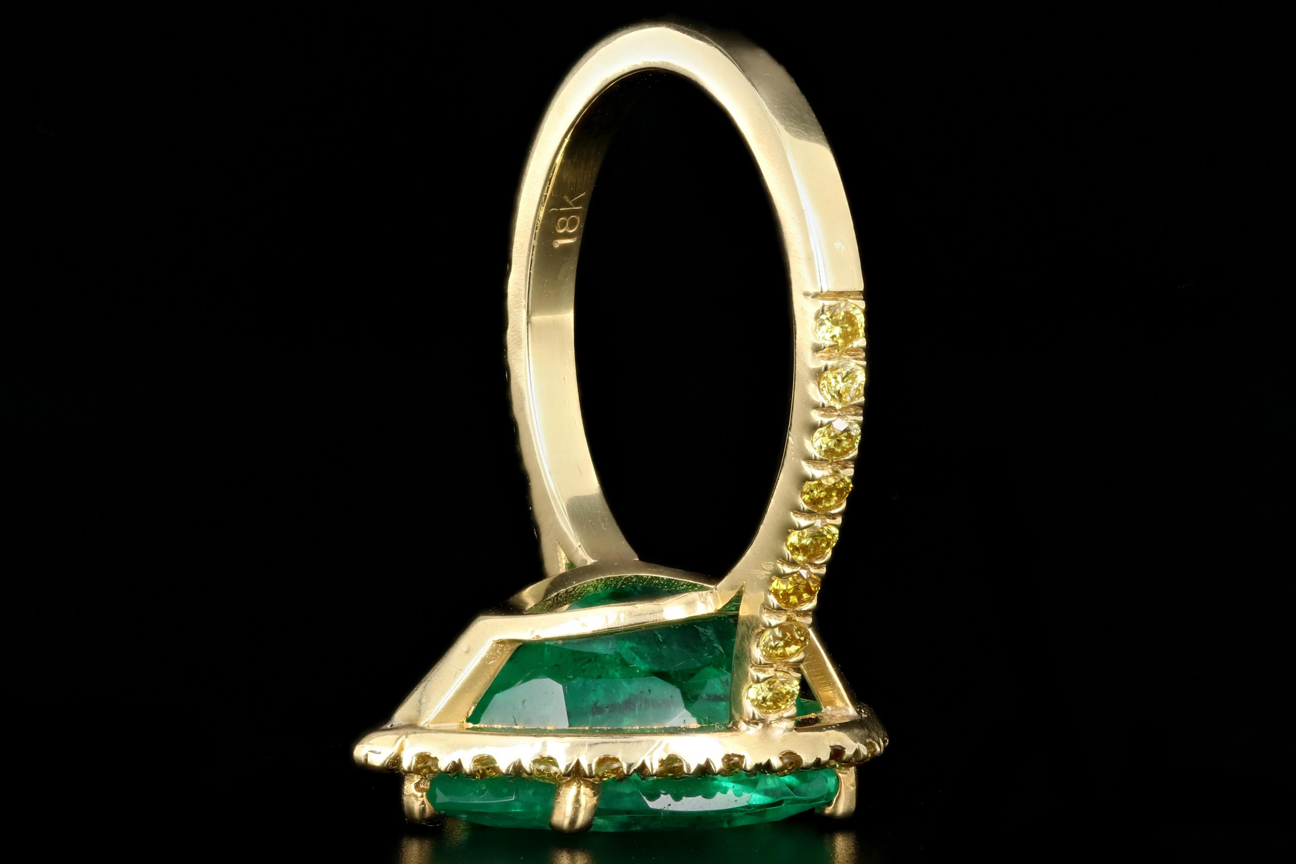 18 Karat Yellow Gold 5.92 Carat Colombian Emerald and Vivid Yellow Diamond Ring 2