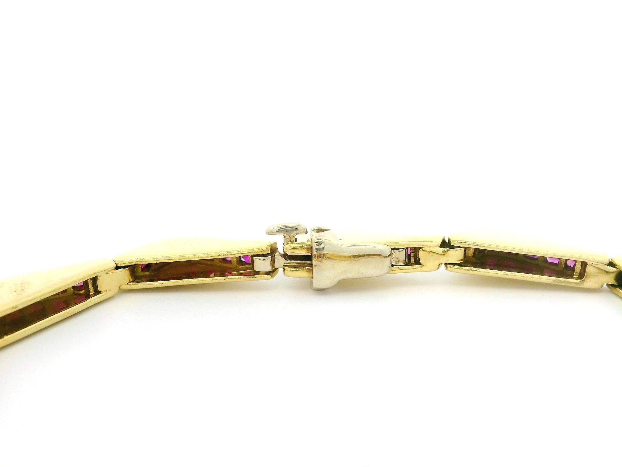 Round Cut 18k Yellow Gold 5ctw Channel Set Ruby Wavy Wave Line Link Bracelet For Sale