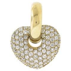 Pendentif en or jaune 18K à breloques en forme de cœur soufflé avec diamant 5ctw et grand anneau de renforcement