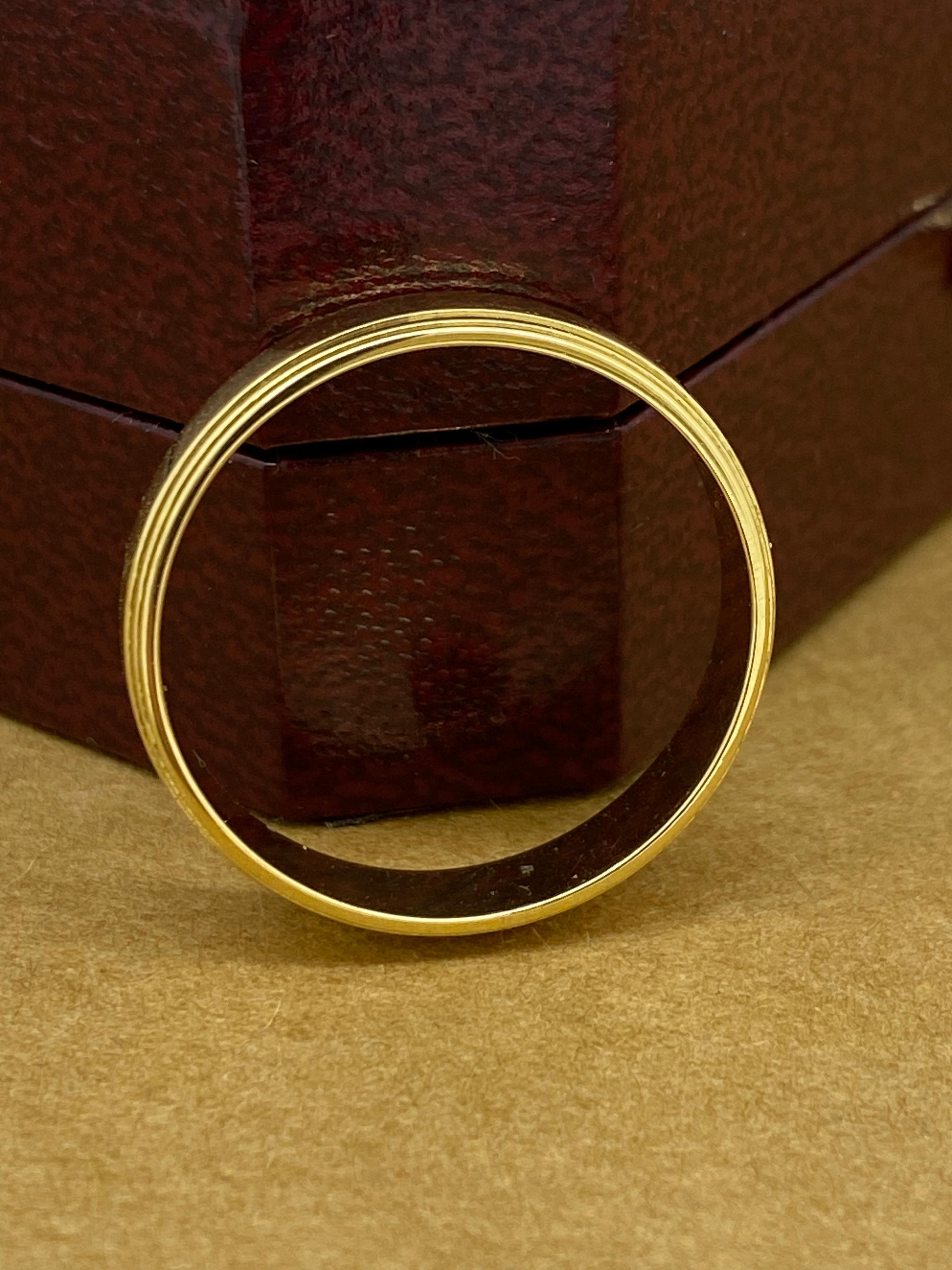 18K Yellow Gold 5mm Wide Retro 1960's Vintage Mens' Ring/Wedding Band by Prouds. In Excellent Condition For Sale In MELBOURNE, AU