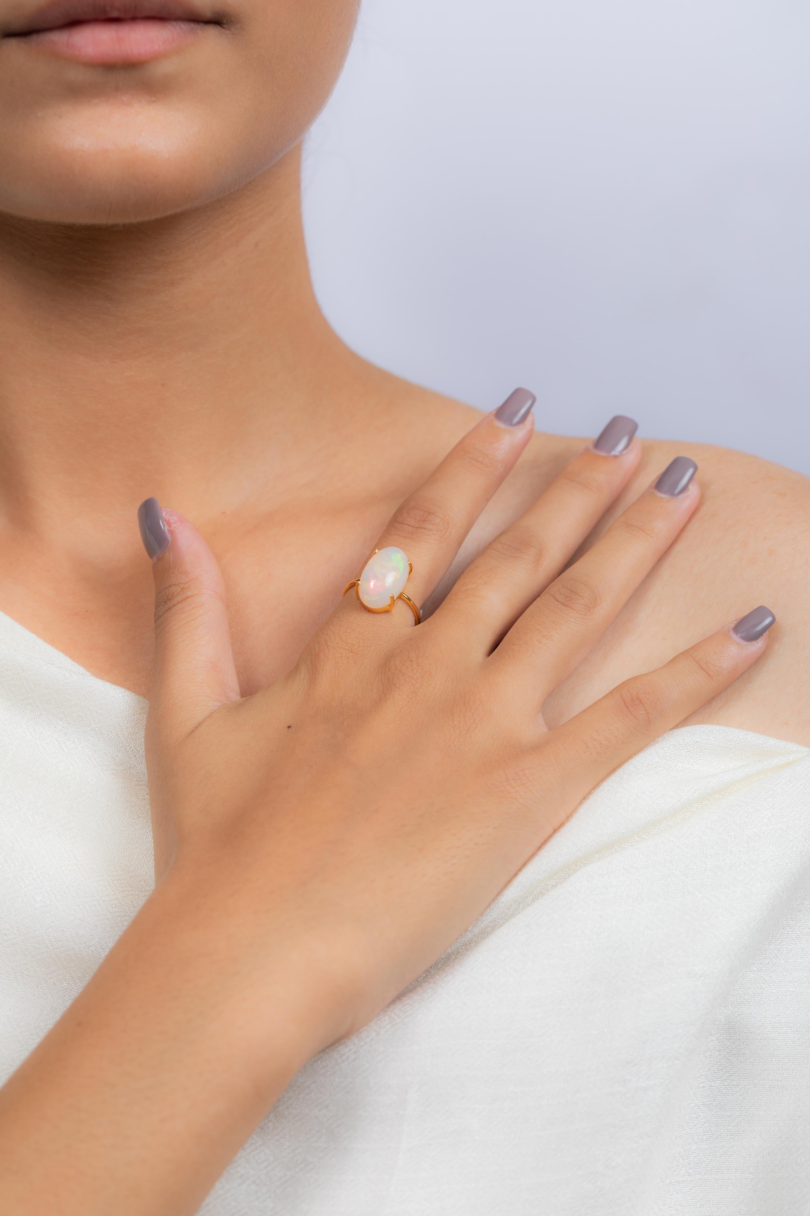 En vente :  Bague solitaire en or jaune massif 18 carats avec pierre de lune arc-en-ciel ovale de 6 carats 6