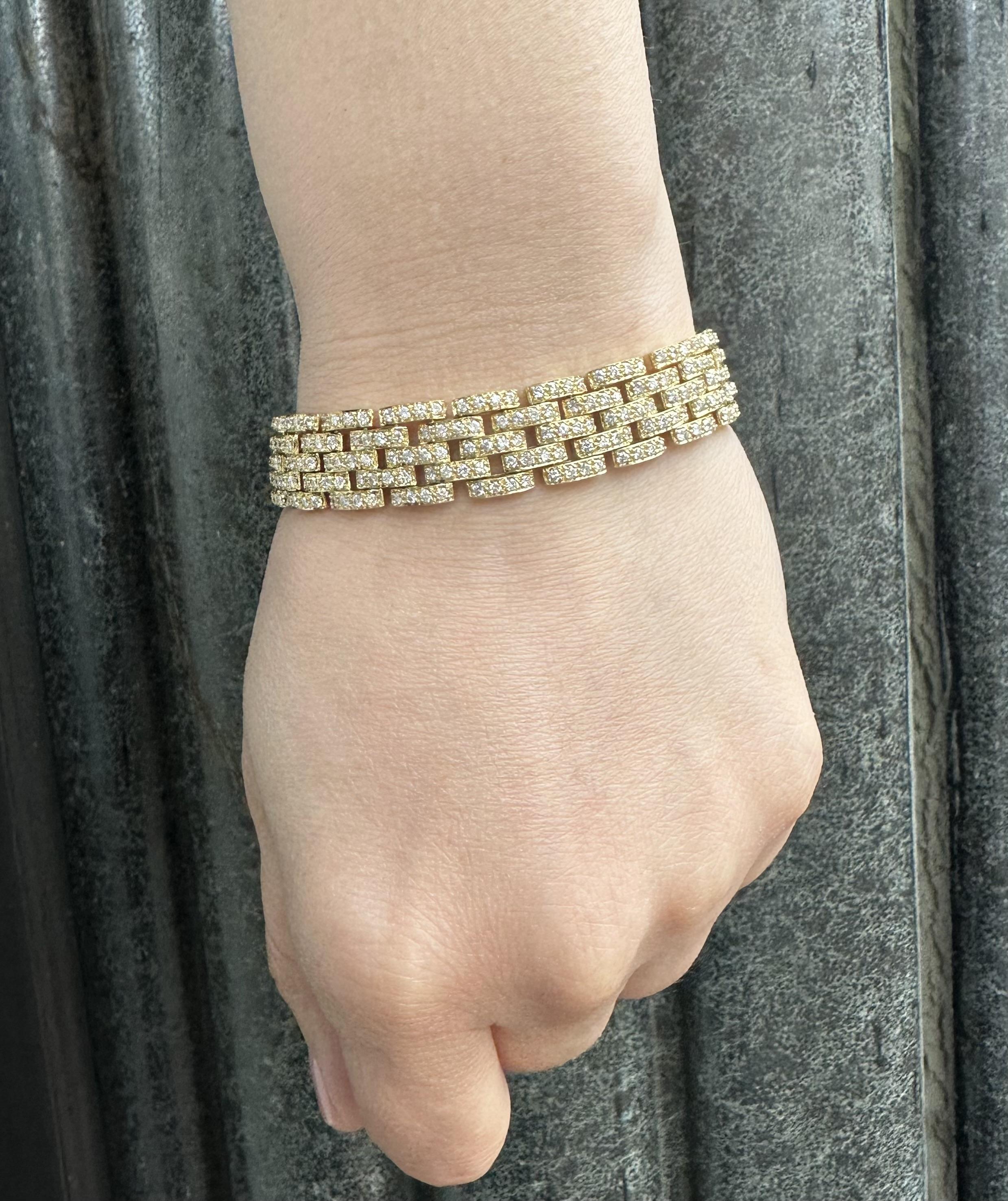 --Sons:--
380 diamants naturels authentiques - taille ronde brillante - sertis - couleur F/G - pureté VS2/SI1 - diamants très brillants et bien taillés - 6.08ctw approx.

Matériau : Or jaune 18k 
Poids : 45,04 grammes
Longueur totale : Mesure 7,5