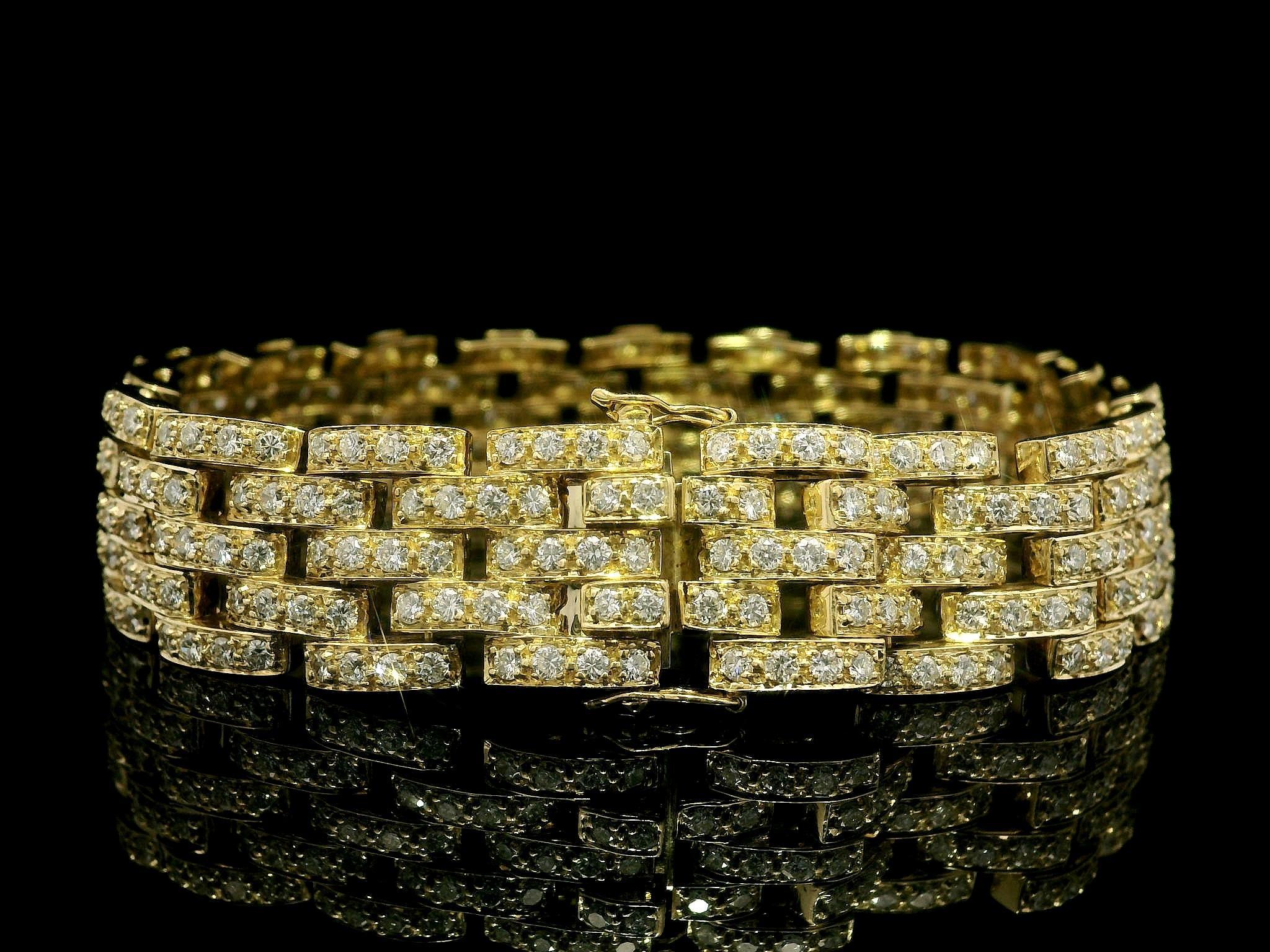 Taille brillant Or jaune 18k 6.08ctw Diamond Covered 5 Row Brick Pattern Wide Link Bracelets en or jaune 18k en vente