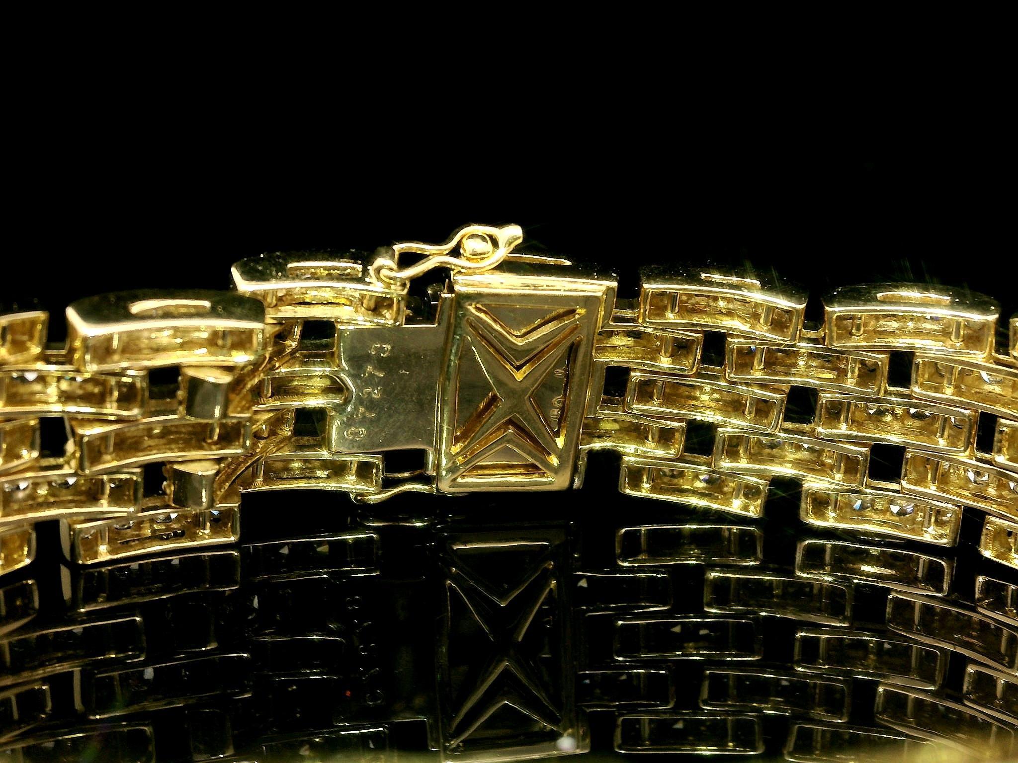 Or jaune 18k 6.08ctw Diamond Covered 5 Row Brick Pattern Wide Link Bracelets en or jaune 18k Pour femmes en vente