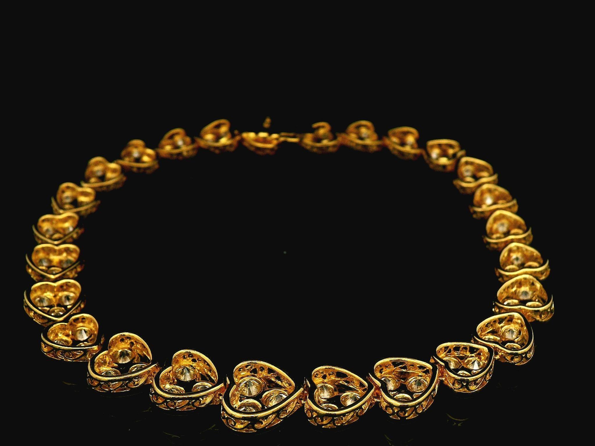 18k Yellow Gold 6.26ctw Fiery Diamond Graduated Open Heart Link Tennis Bracelet In Excellent Condition For Sale In Montclair, NJ