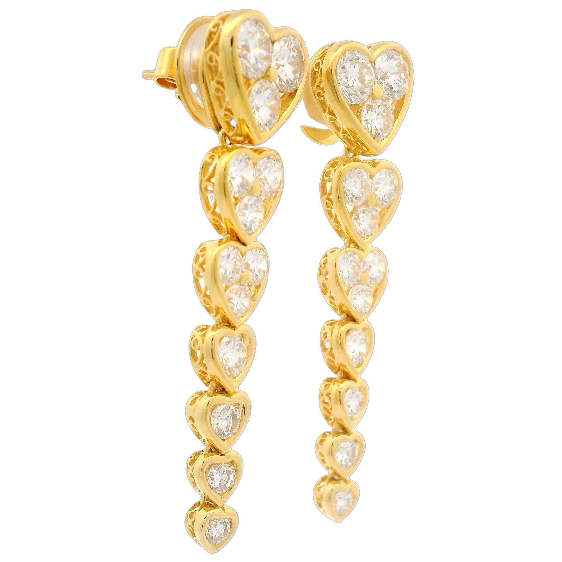 Orecchini con perno a cuore graduato in oro giallo 18k con diamante grande e incandescente da 6,44 carati in vendita 7