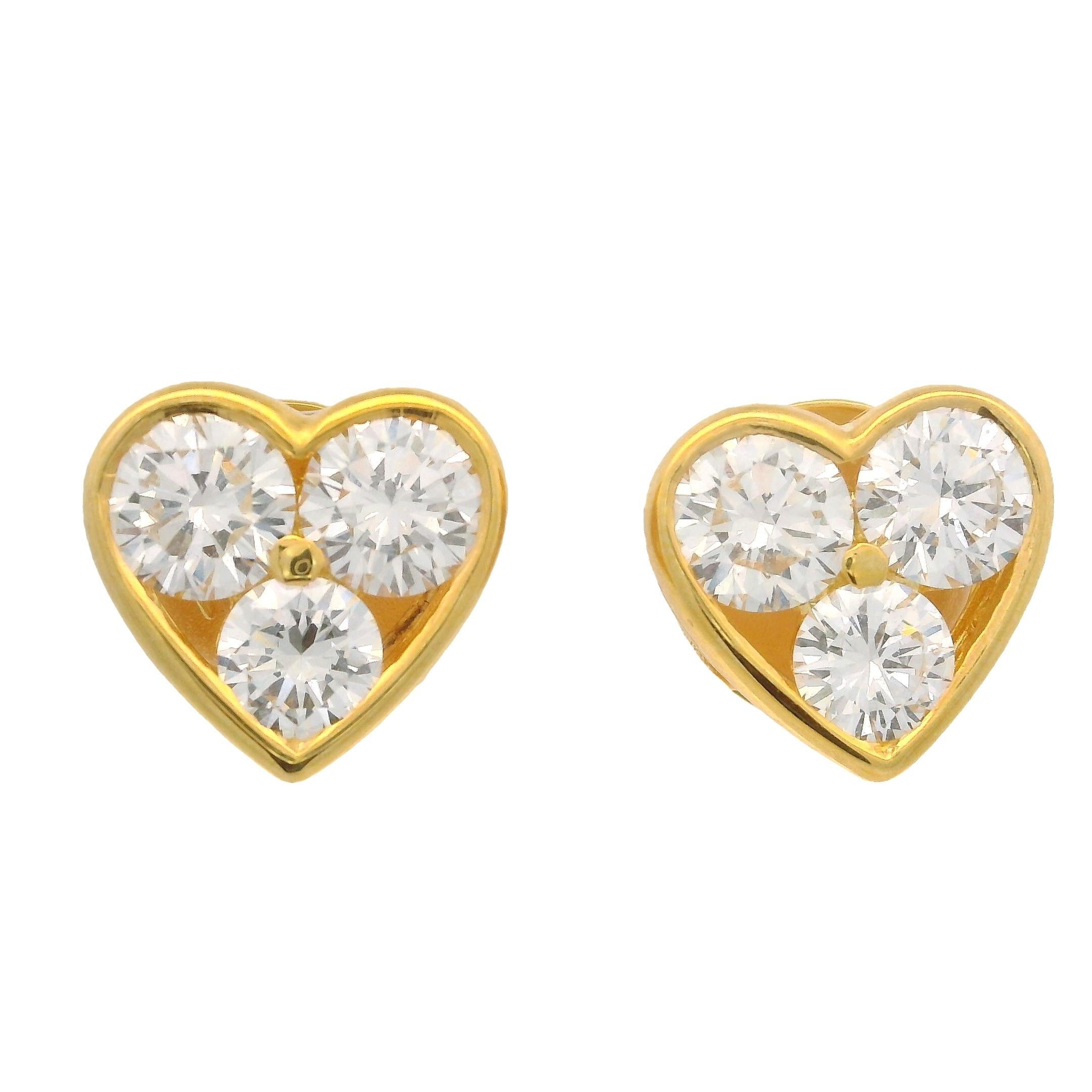 Orecchini con perno a cuore graduato in oro giallo 18k con diamante grande e incandescente da 6,44 carati in vendita 10