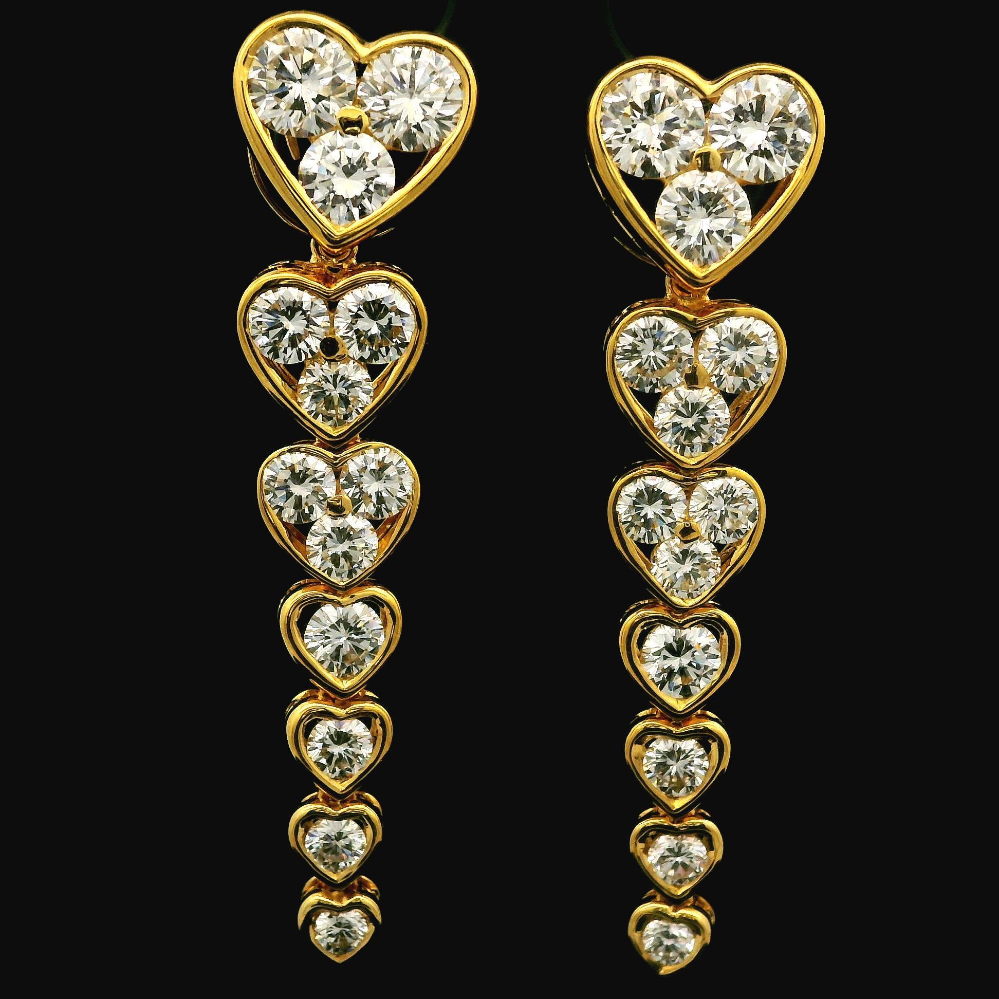 Orecchini con perno a cuore graduato in oro giallo 18k con diamante grande e incandescente da 6,44 carati In condizioni ottime in vendita a Montclair, NJ