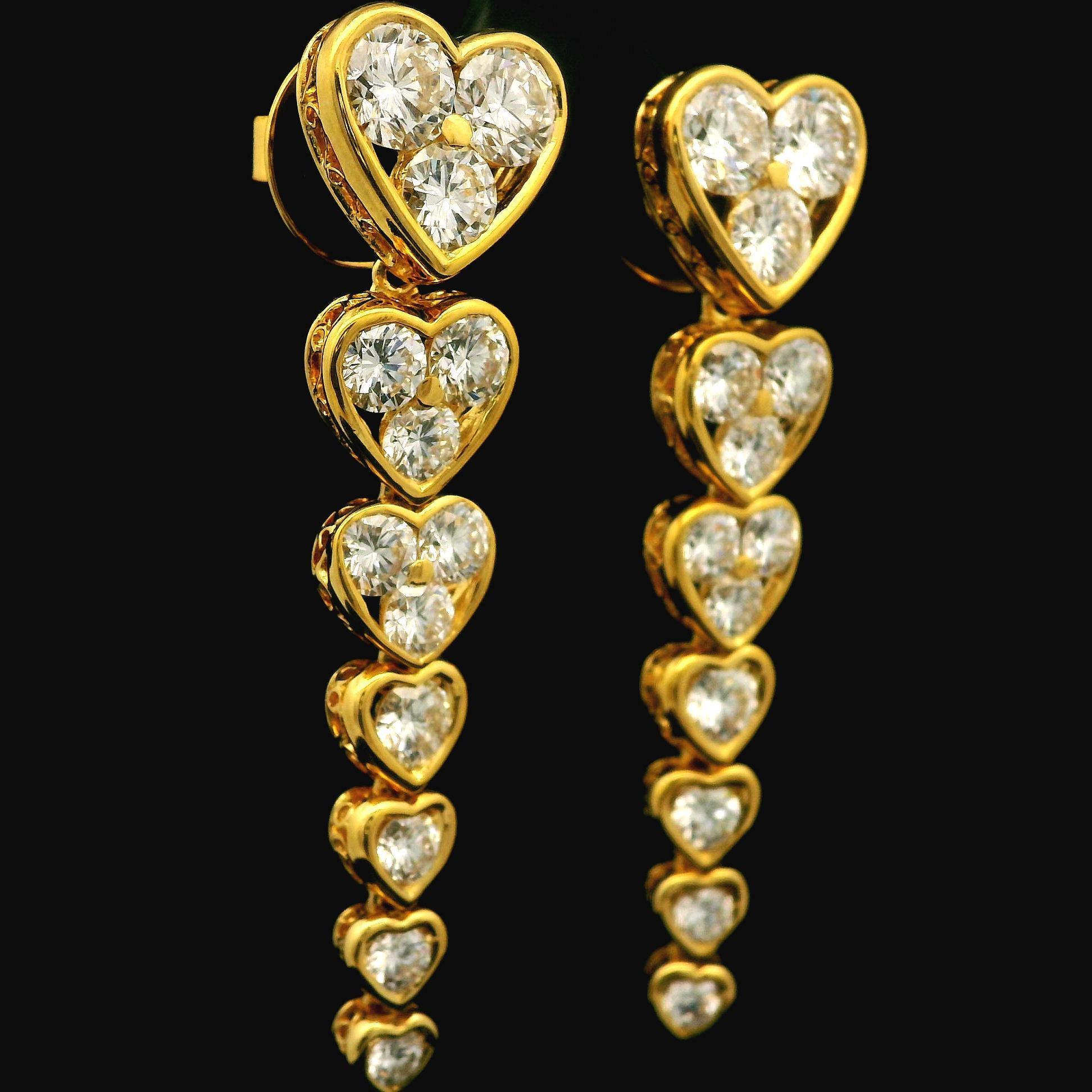 Orecchini con perno a cuore graduato in oro giallo 18k con diamante grande e incandescente da 6,44 carati in vendita 1