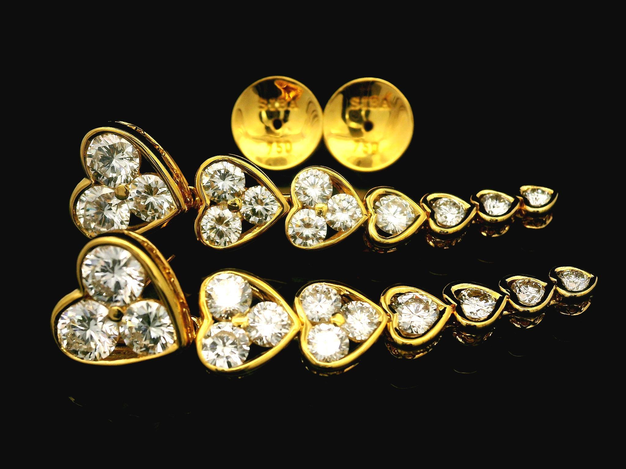 Orecchini con perno a cuore graduato in oro giallo 18k con diamante grande e incandescente da 6,44 carati in vendita 4