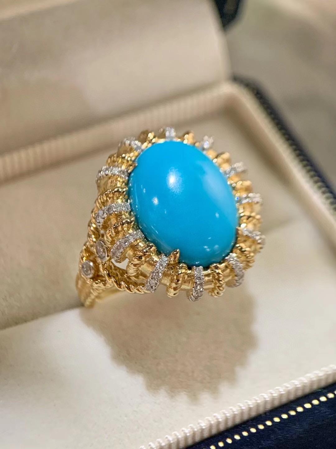 Modern 18K Yellow Gold 6.49 CT Raw American Turquoise Cocktail Ring with Diamonds For Sale