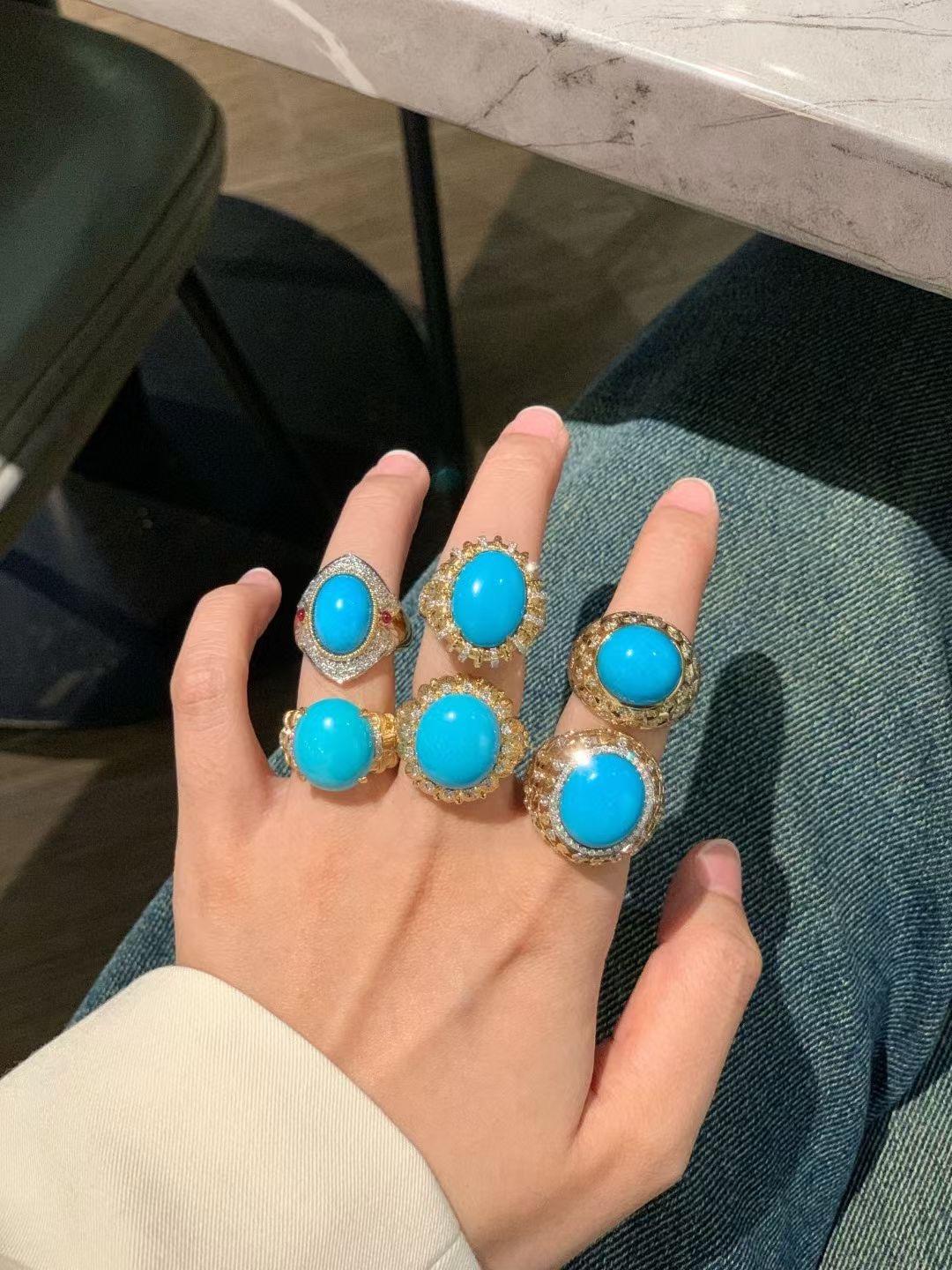 18K Yellow Gold 6.49 CT Raw American Turquoise Cocktail Ring with Diamonds For Sale 1