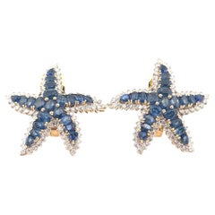 Orecchini a forma di stella marina in oro giallo 18K con zaffiro da 6,60 carati e diamante da 1,50 carati