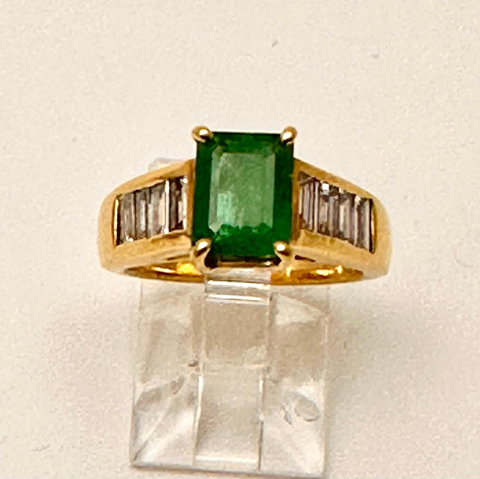 Women's 18k Yellow Gold 6mm x 8mm Emerald Shape Emerald Diamond Ring Size 5 1/2