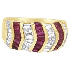 Alianza de oro amarillo de 18 quilates con 7 filas de rubíes y diamantes en talla baguette