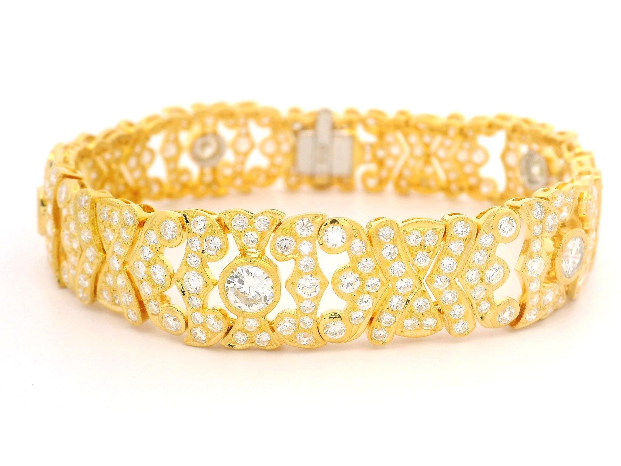 Bracelet en or jaune 18k 7.73ctw High Quality VVS E Pave Bezel Diamond Strap en vente 6