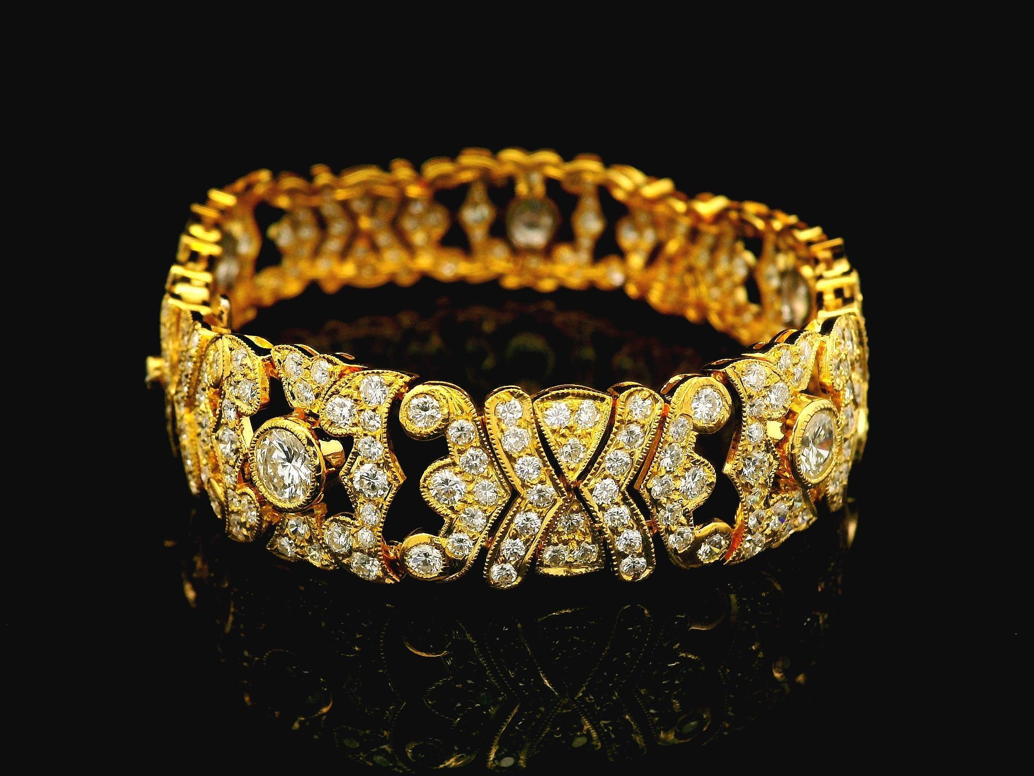 Bracelet en or jaune 18k 7.73ctw High Quality VVS E Pave Bezel Diamond Strap Pour femmes en vente