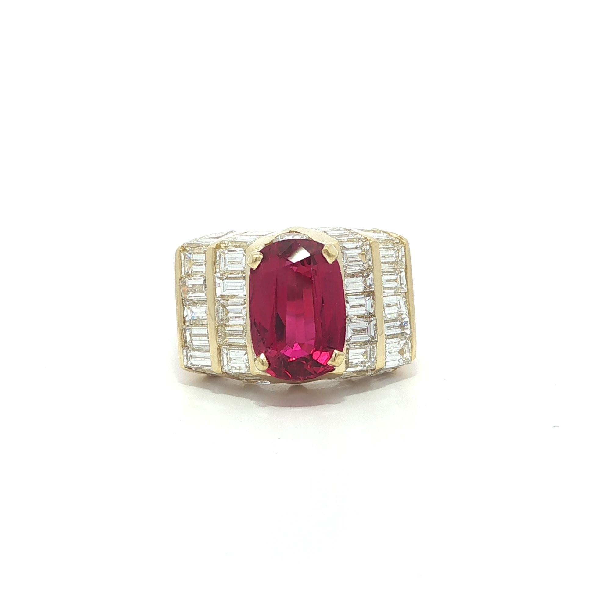 Anello in oro giallo 18k 7,84ctw AGL Clean Vibrant Red Ruby con diamante Baguette in vendita 9