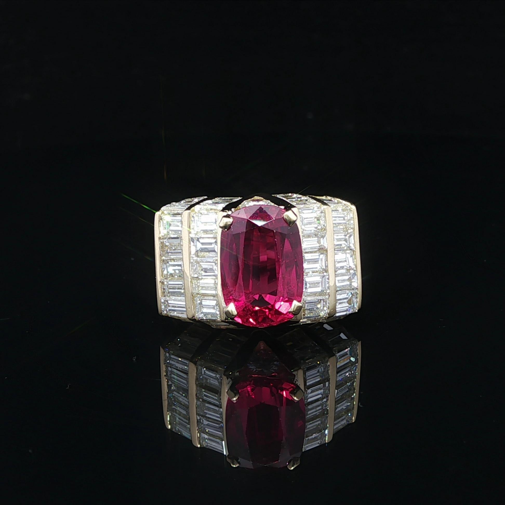 Anello in oro giallo 18k 7,84ctw AGL Clean Vibrant Red Ruby con diamante Baguette in vendita 1
