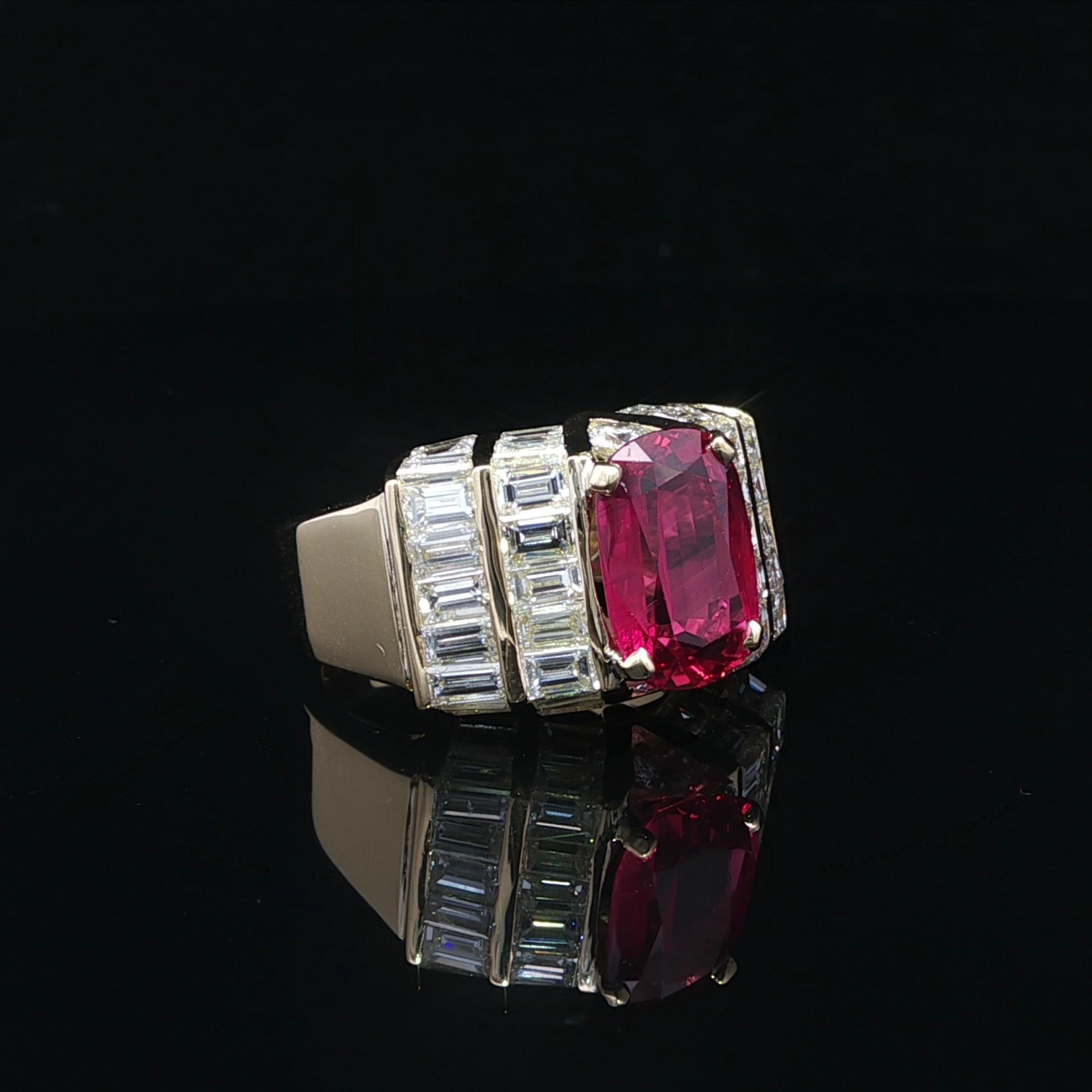 Anello in oro giallo 18k 7,84ctw AGL Clean Vibrant Red Ruby con diamante Baguette in vendita 2