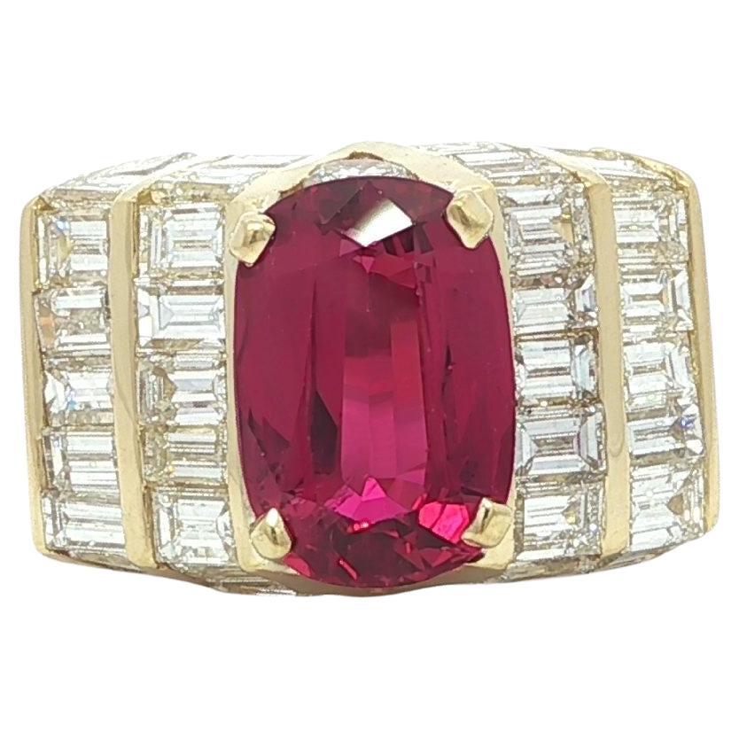 Anello in oro giallo 18k 7,84ctw AGL Clean Vibrant Red Ruby con diamante Baguette in vendita