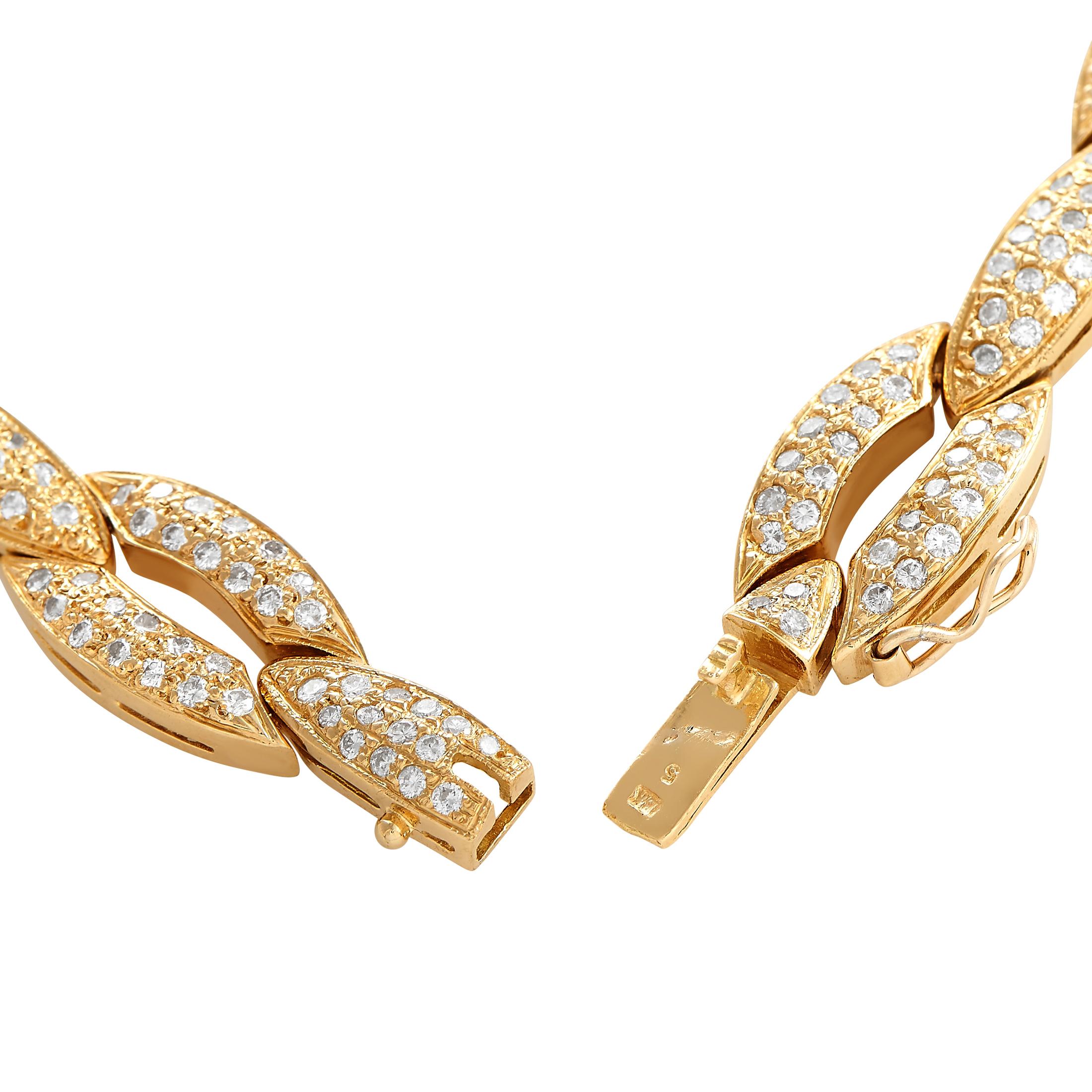 Taille ronde Collier en or jaune 18 carats avec diamants de 7,87 carats et rubis en vente