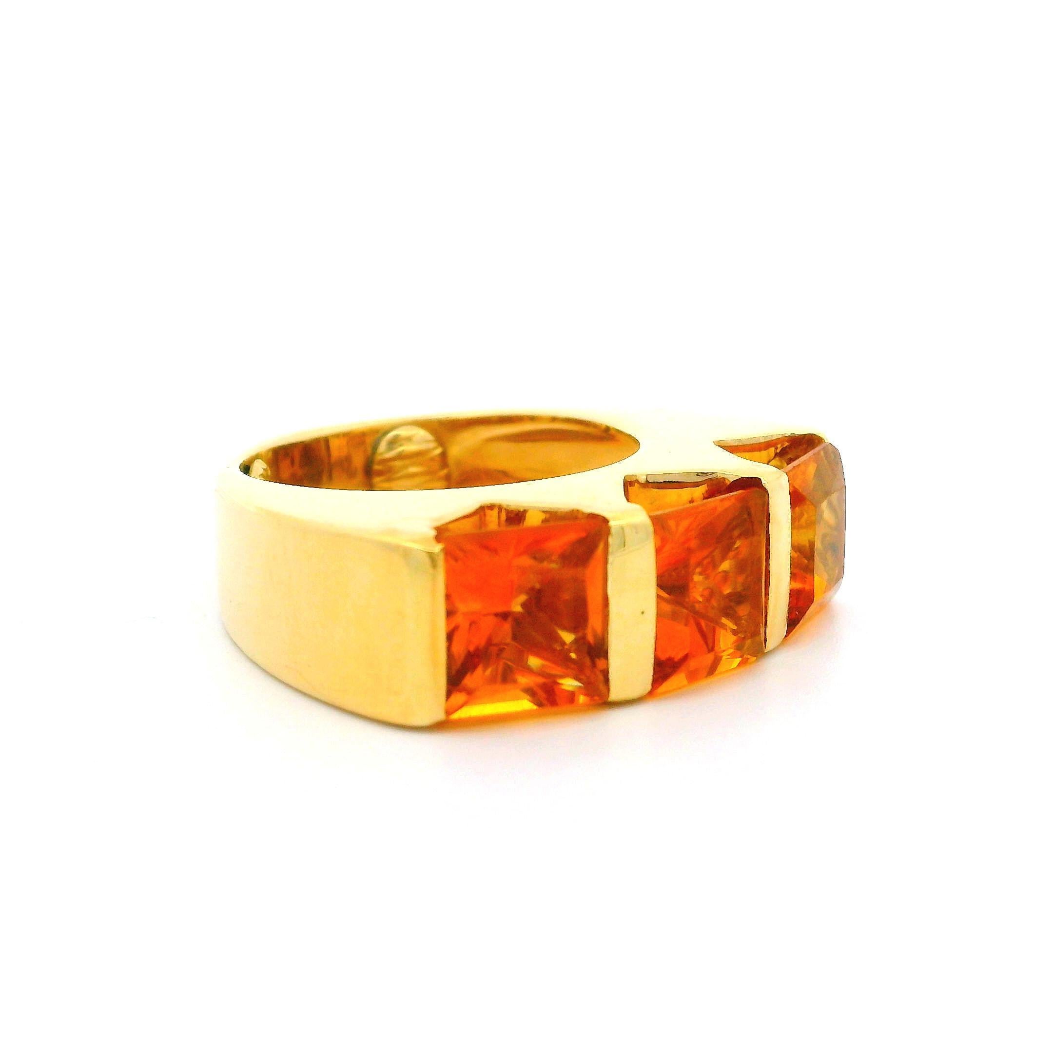 Bague à anneau substantiel en or jaune 18 carats avec citrine de 7 mm, 3 barres carrées taillées en gradins en vente 1
