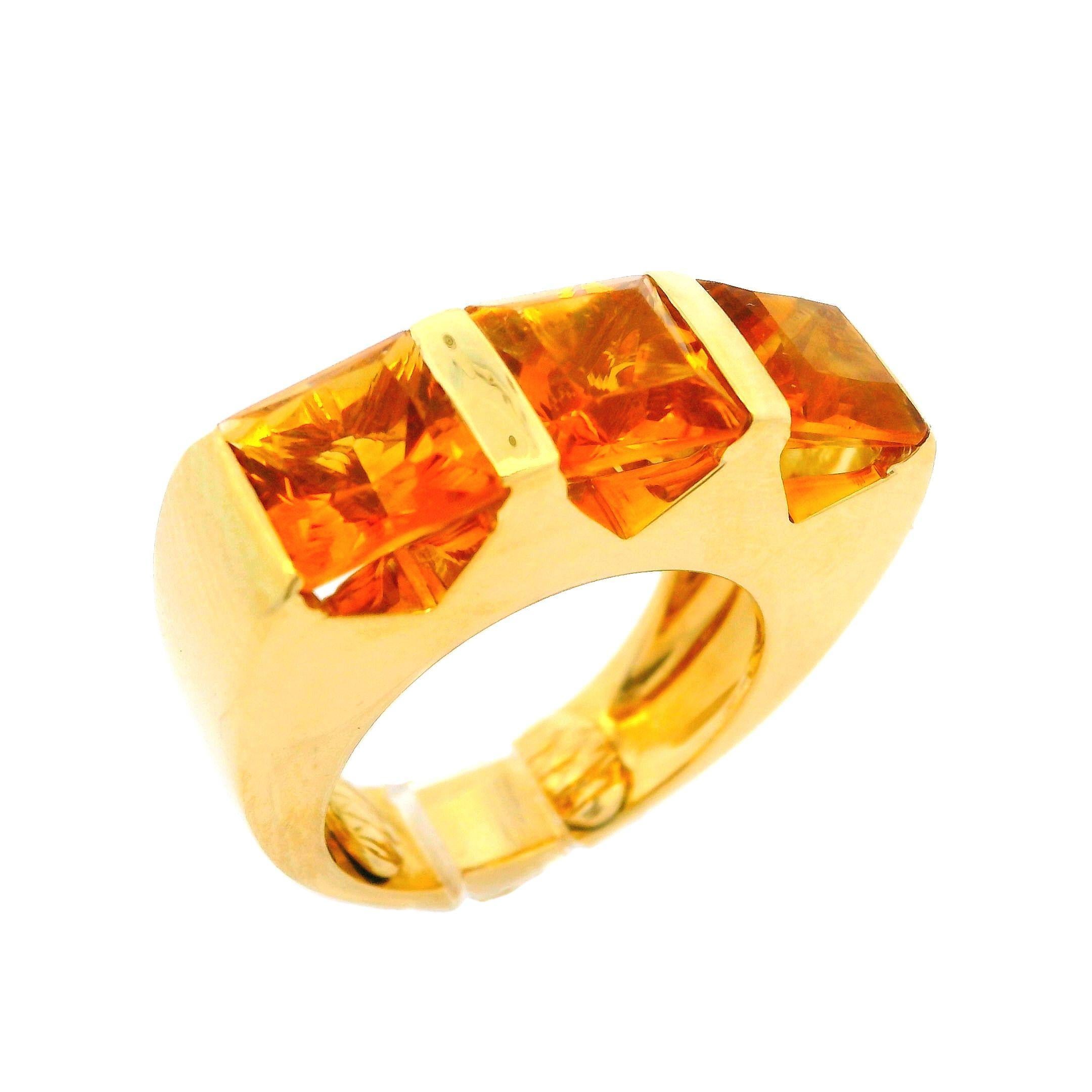 Bague à anneau substantiel en or jaune 18 carats avec citrine de 7 mm, 3 barres carrées taillées en gradins en vente 2