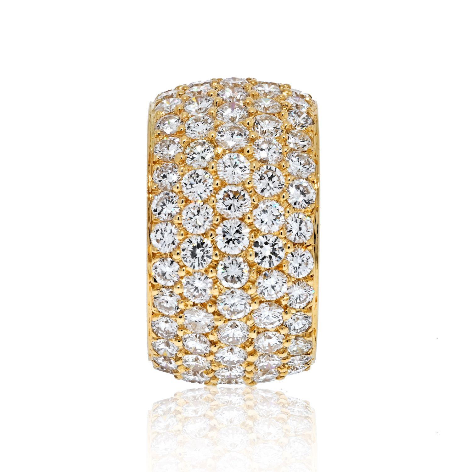 18 Karat Gelbgold 8 Karat Diamant Multi Row Cluster-Ring im Zustand „Hervorragend“ in New York, NY