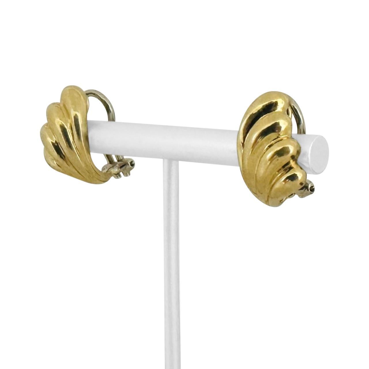 Zustand:  Ausgezeichneter Condit, Professionell gereinigt und poliert
Metall: 18k Gold (markiert und professionell getestet)
Gewicht: 8,9 g
Länge: 0,8