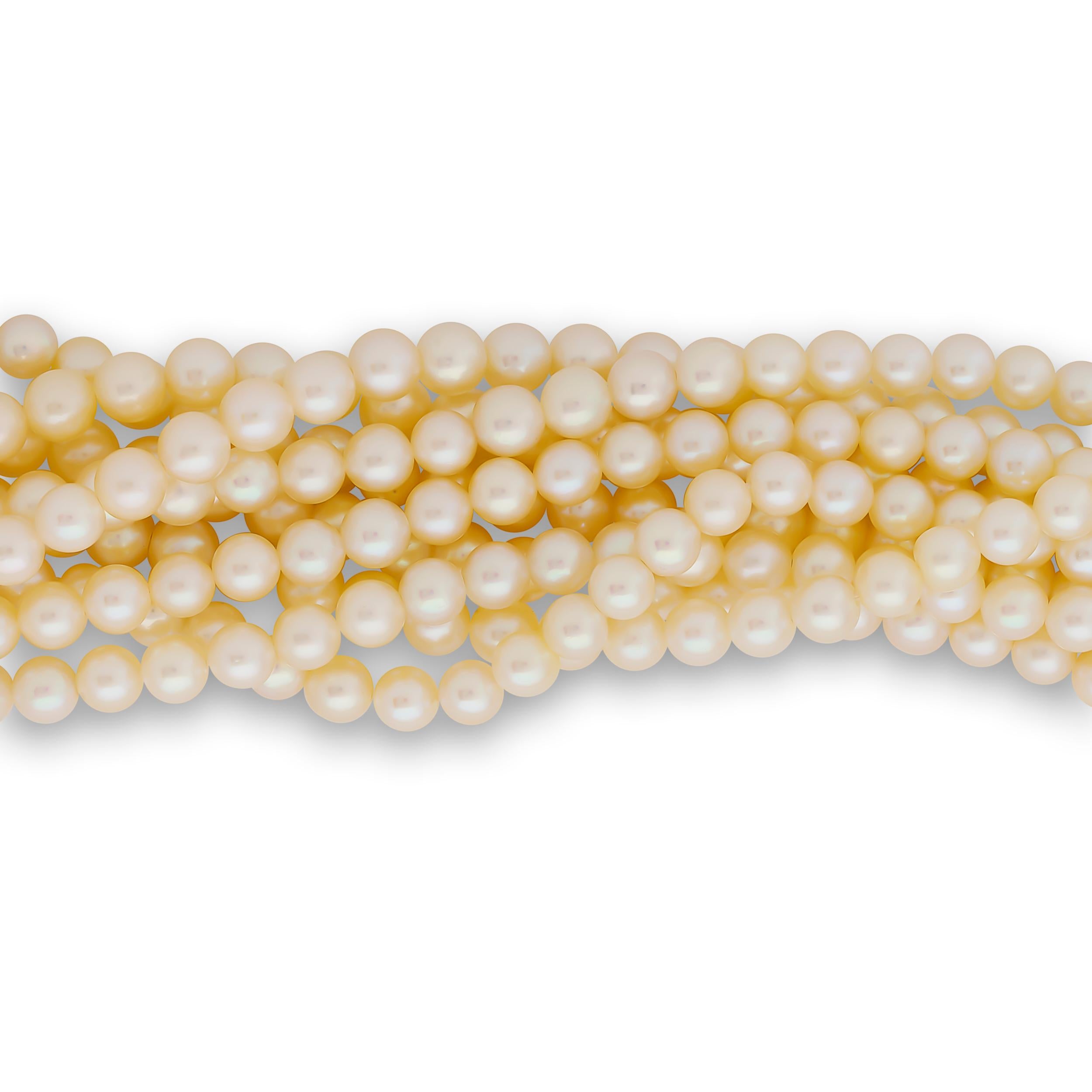 Collar de perlas de 9 vueltas en oro amarillo de 18 quilates con cierre de diamantes en Excelente estado para la venta en Philadelphia, PA
