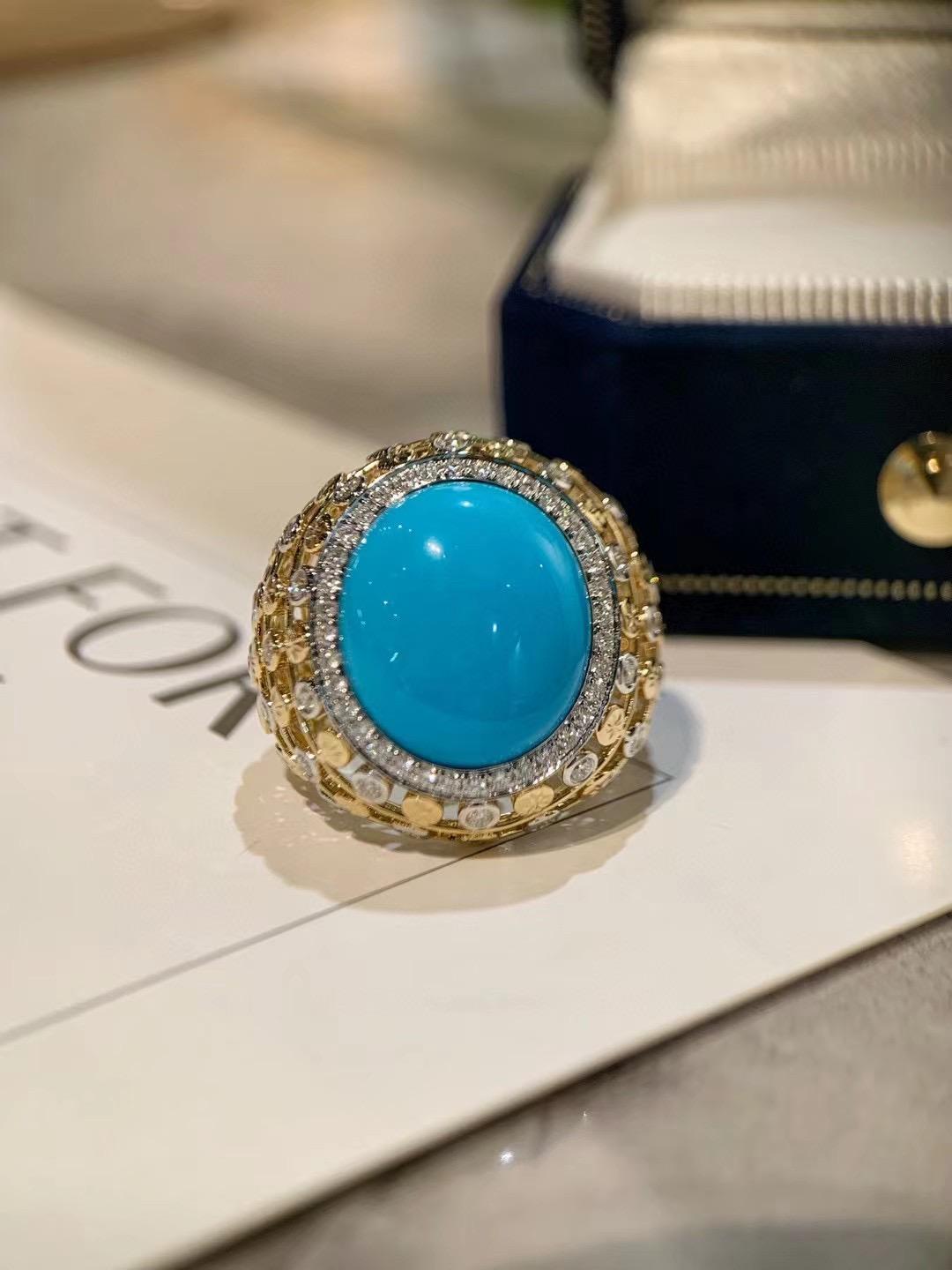 Modern 18K Yellow Gold 9.45 CT Raw American Turquoise Cocktail Ring with Diamonds For Sale