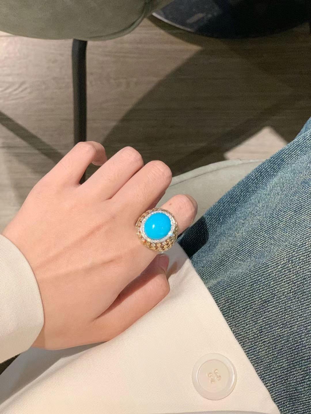18K Yellow Gold 9.45 CT Raw American Turquoise Cocktail Ring with Diamonds In New Condition For Sale In Kowloon, HK