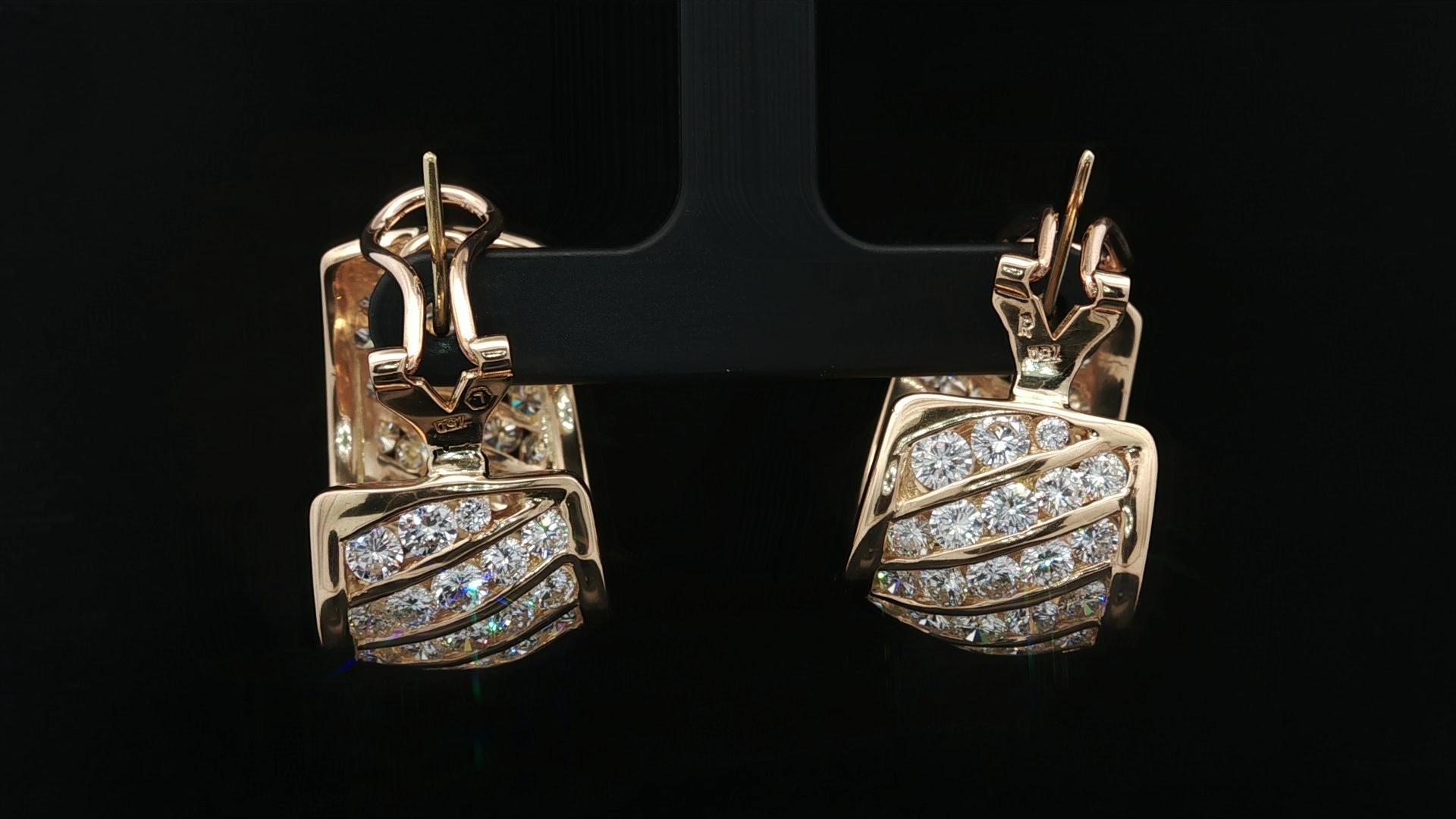 Taglio rotondo Orecchini con bracciale largo in oro giallo 18k con diamante a canale rotondo da 9,50ctw in vendita