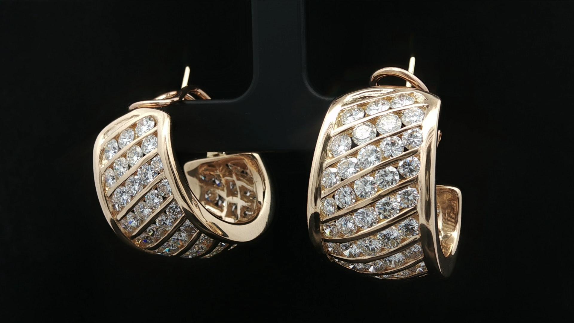 Orecchini con bracciale largo in oro giallo 18k con diamante a canale rotondo da 9,50ctw in vendita 1