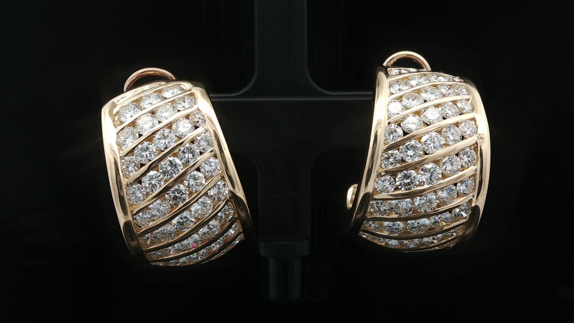 Orecchini con bracciale largo in oro giallo 18k con diamante a canale rotondo da 9,50ctw in vendita 2