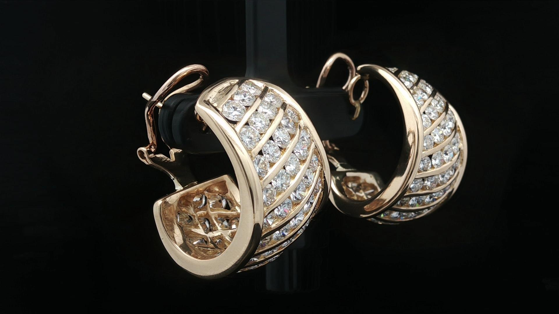 Orecchini con bracciale largo in oro giallo 18k con diamante a canale rotondo da 9,50ctw in vendita 3