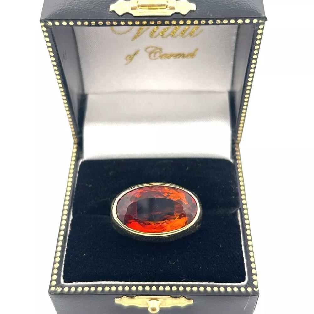 18K Yellow Gold Madeira Citrine East-West Bezel Set Ring – 9.60 CT – 10.07g – Size 9.75 – Preowned

✦ This 18K yellow gold ring features a Madeira citrine in an elongated oval faceted cut, bezel-set in a polished gold mounting. The stone is oriented