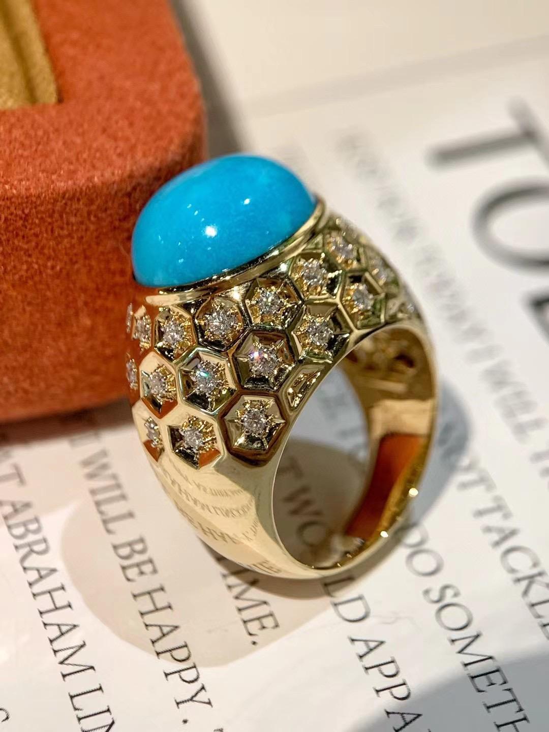 Round Cut 18K Yellow Gold 9.75 CT Raw American Turquoise Cocktail Ring with Diamonds For Sale