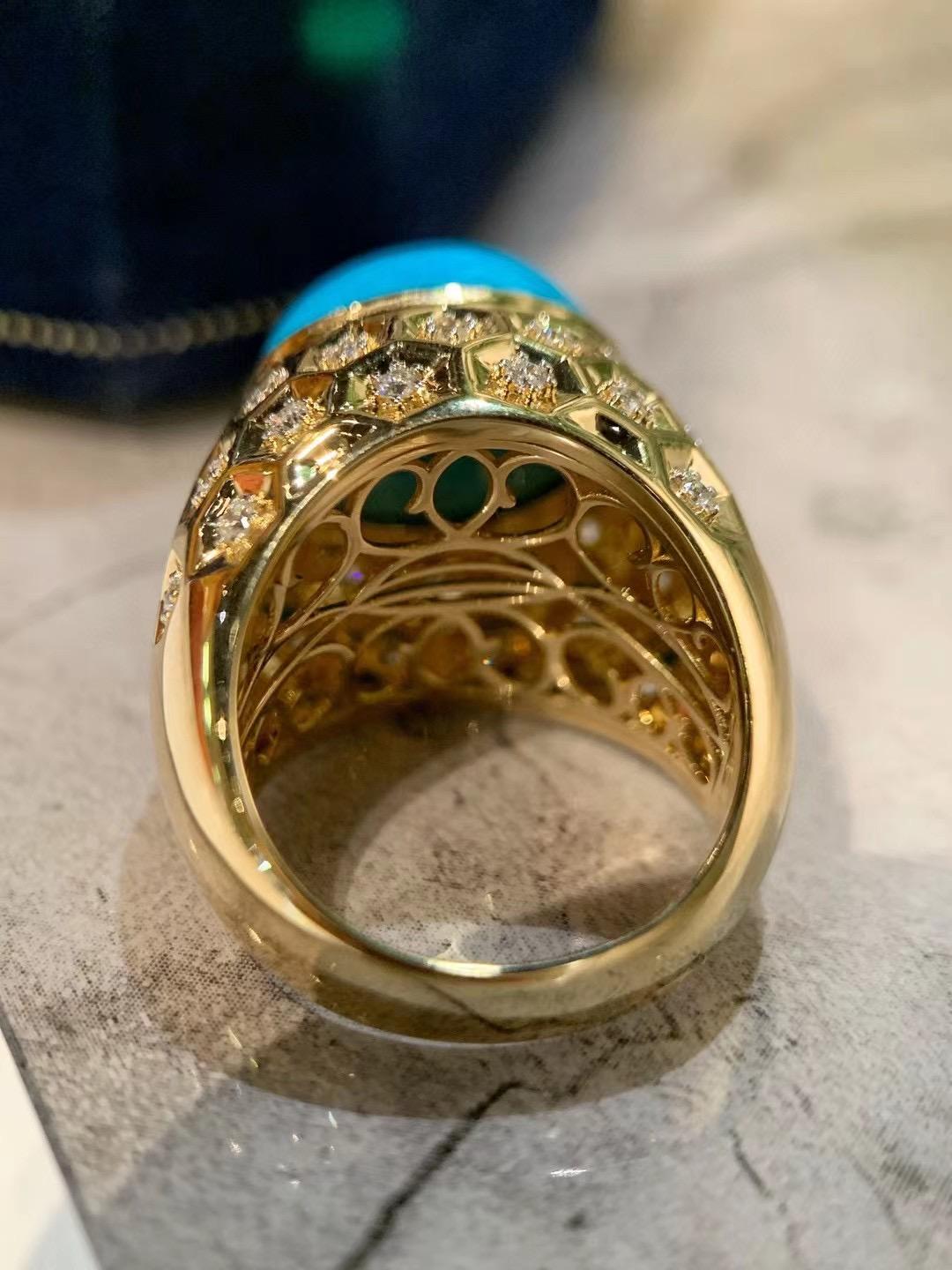 18K Yellow Gold 9.75 CT Raw American Turquoise Cocktail Ring with Diamonds In New Condition For Sale In Kowloon, HK