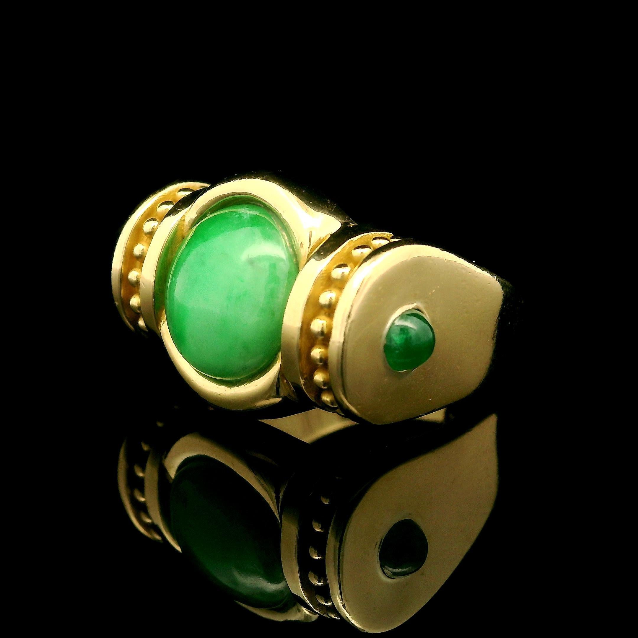 18k Gelbgold 9,7mm Runde Cabochon Cut Lünette Set Jade & Smaragd Band Ring im Angebot 14