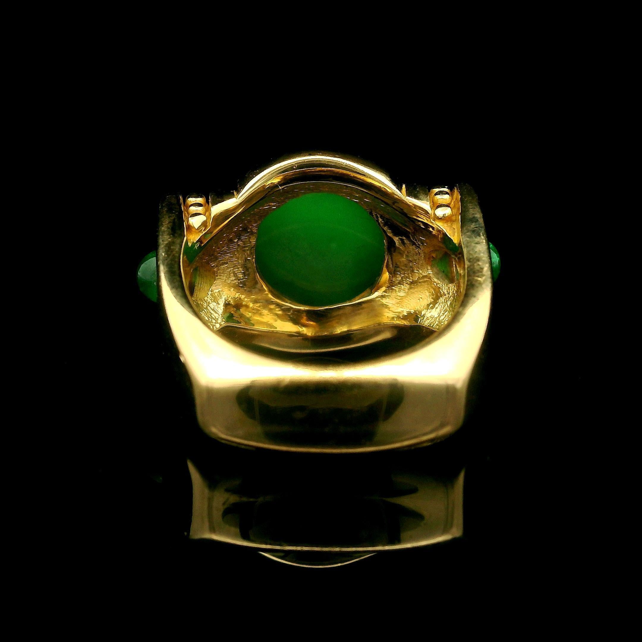 18k Gelbgold 9,7mm Runde Cabochon Cut Lünette Set Jade & Smaragd Band Ring im Angebot 15