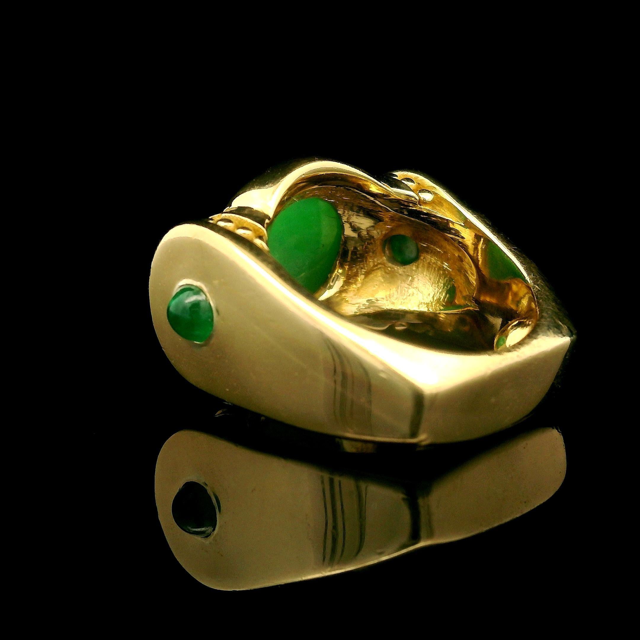 18k Gelbgold 9,7mm Runde Cabochon Cut Lünette Set Jade & Smaragd Band Ring im Zustand „Hervorragend“ im Angebot in Montclair, NJ
