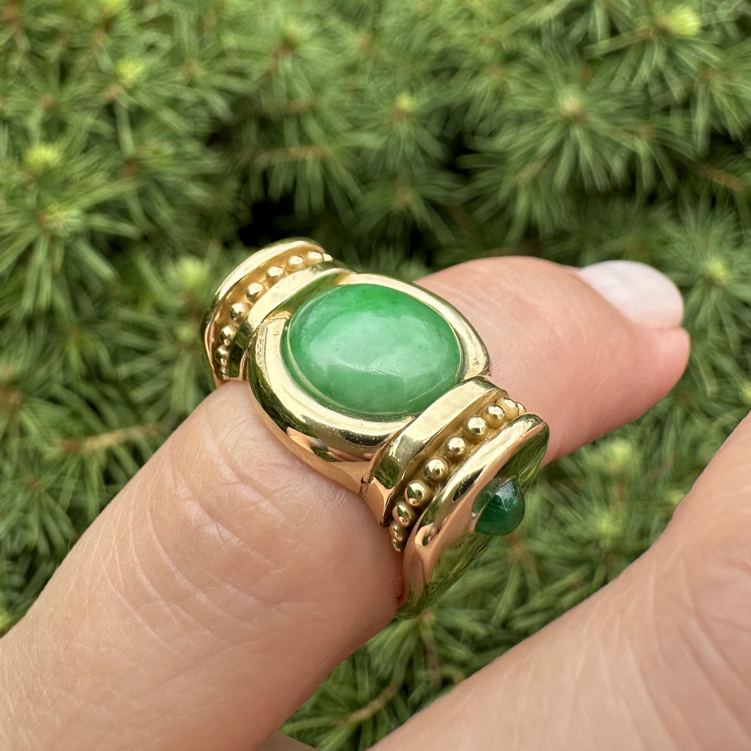 18k Gelbgold 9,7mm Runde Cabochon Cut Lünette Set Jade & Smaragd Band Ring Damen im Angebot