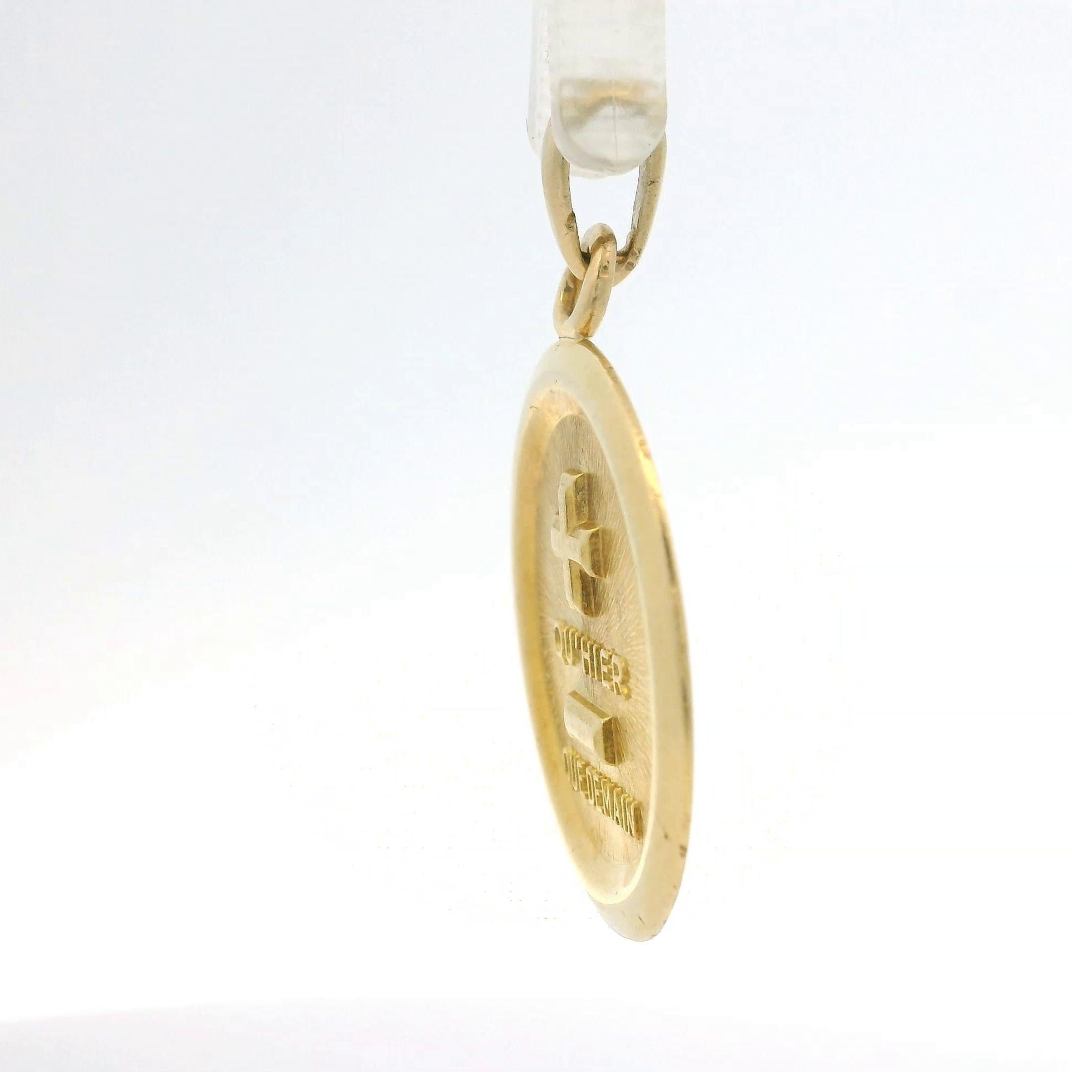 Material: Solid 18k Yellow Gold
Weight: 5.73 Grams
Chain Type: Not Included
Bail Dimensions: 5x2.8mm (approx. - inside)
Pendant Diameter: 23.4mm (0.92